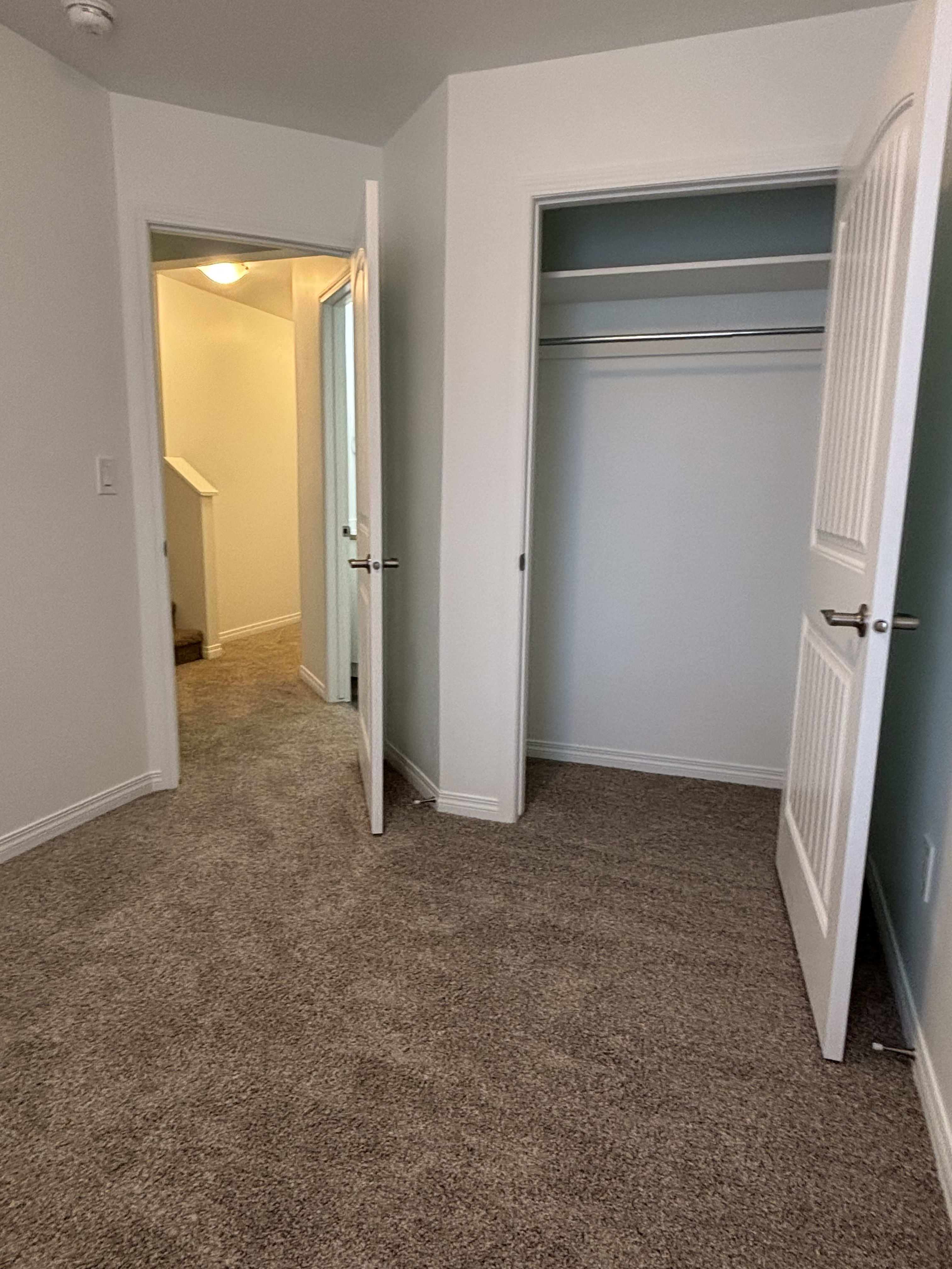 6 Bedroom 3.5 Bath Full House thumbnail 34