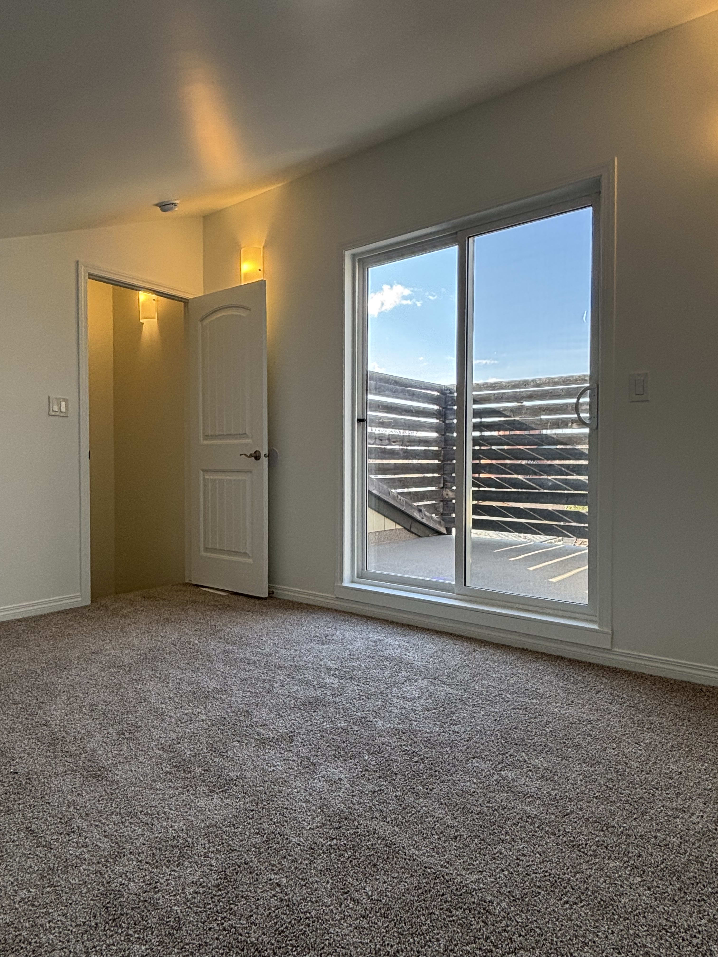 6 Bedroom 3.5 Bath Full House thumbnail 40