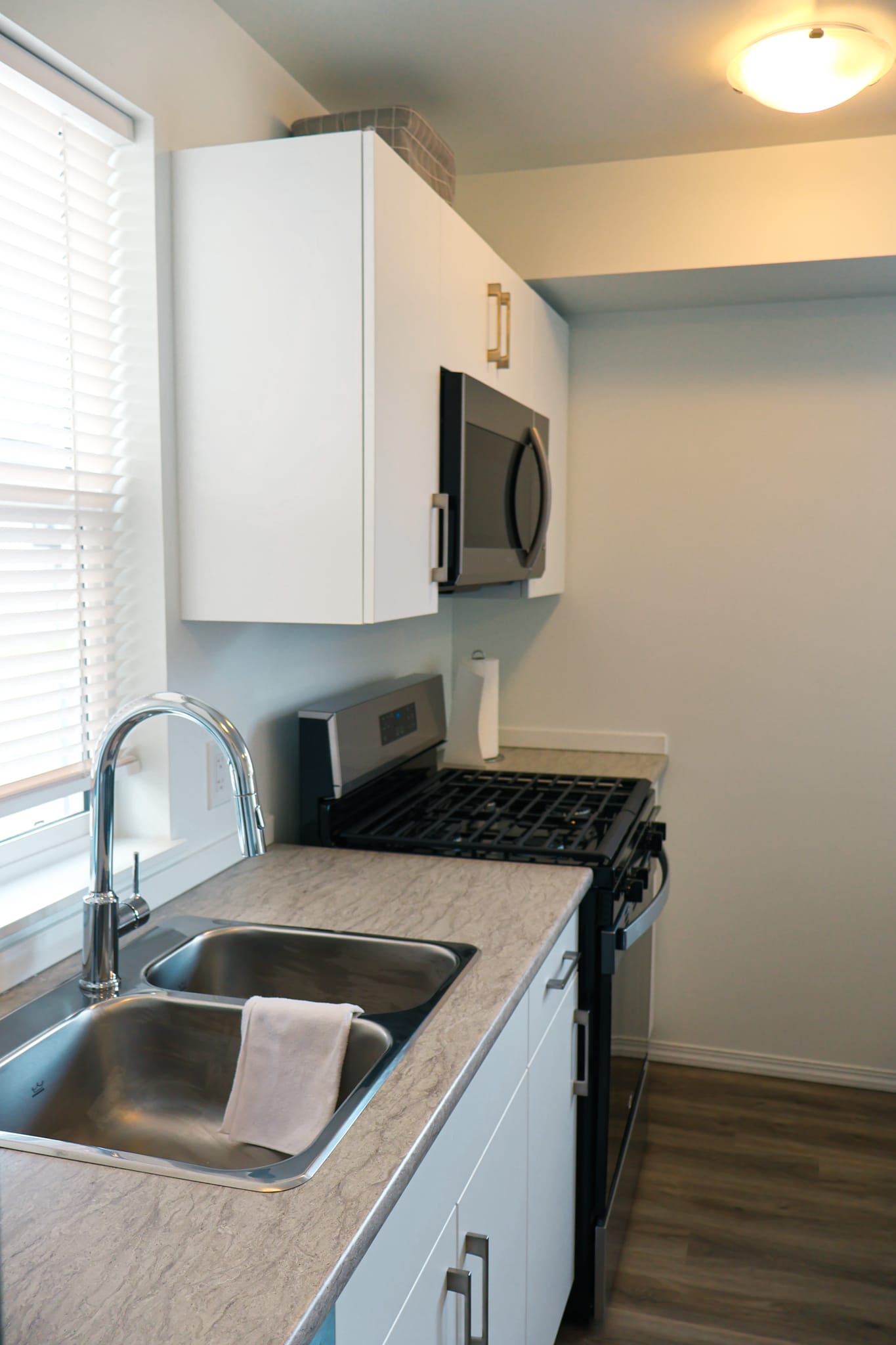 2-bedroom 1 bath - lower suite thumbnail 8