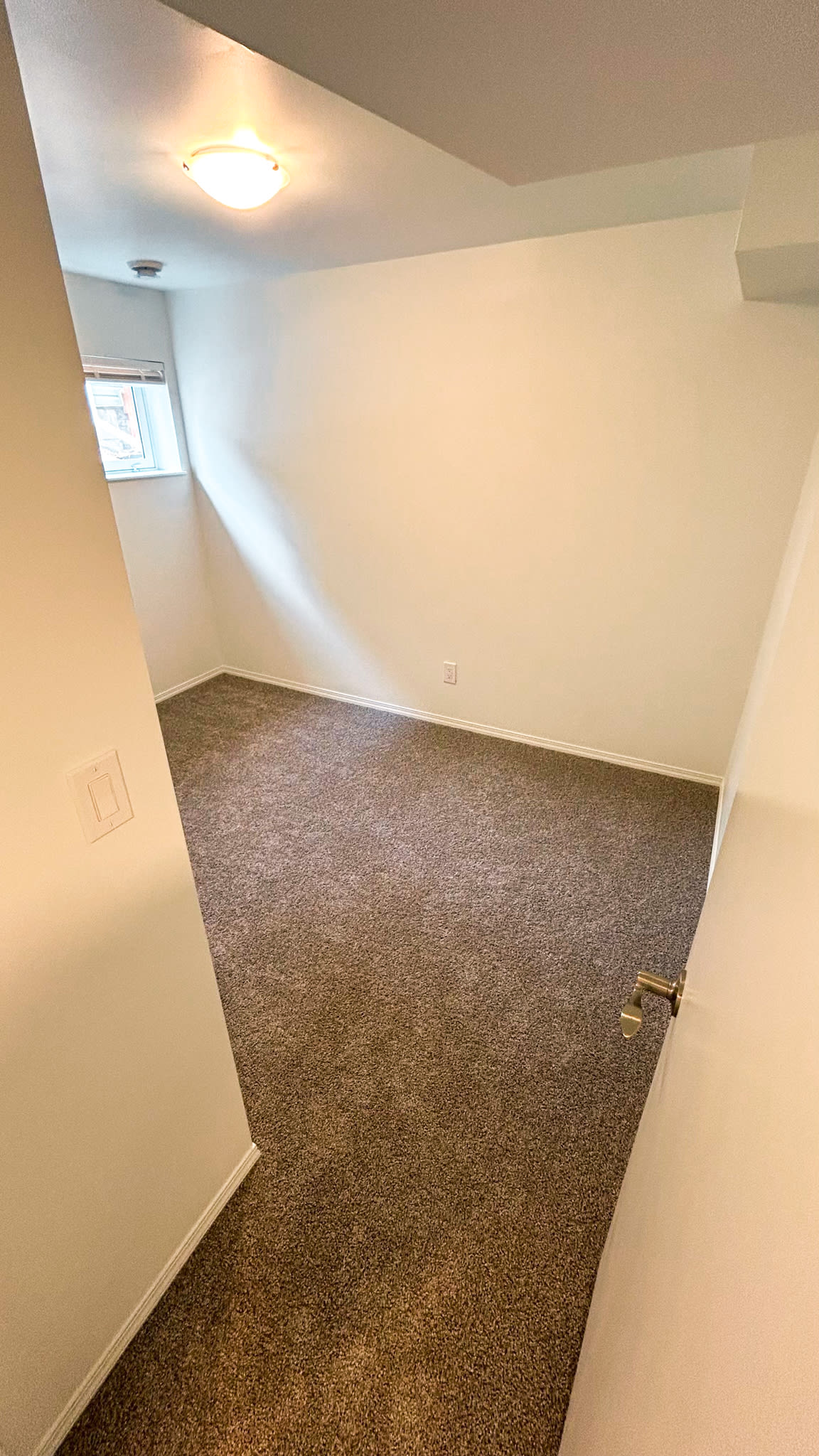 2-bedroom 1 bath - lower suite thumbnail 13