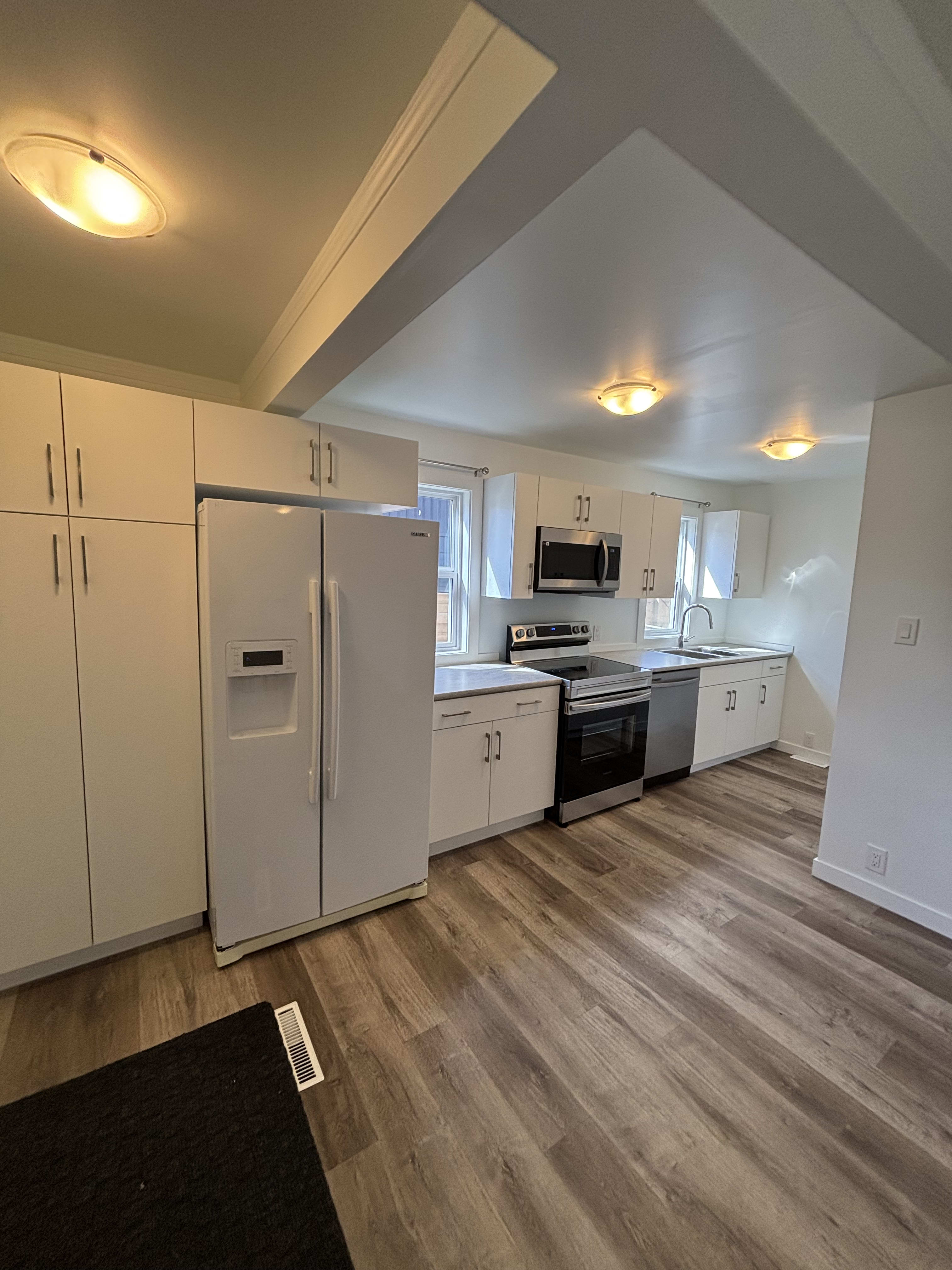 4 Bedroom, 2 Bathroom Full House thumbnail 8