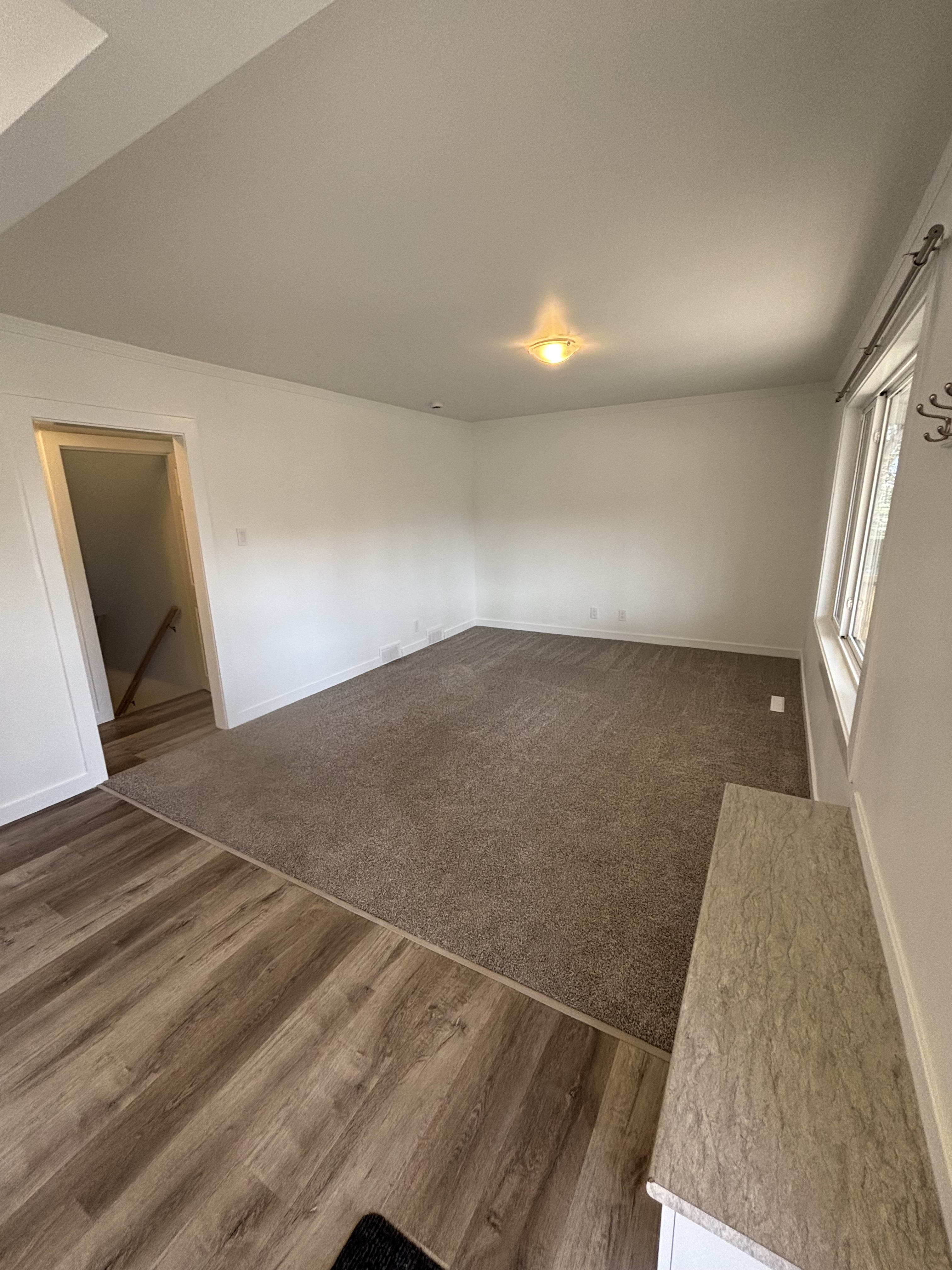 4 Bedroom, 2 Bathroom Full House thumbnail 7