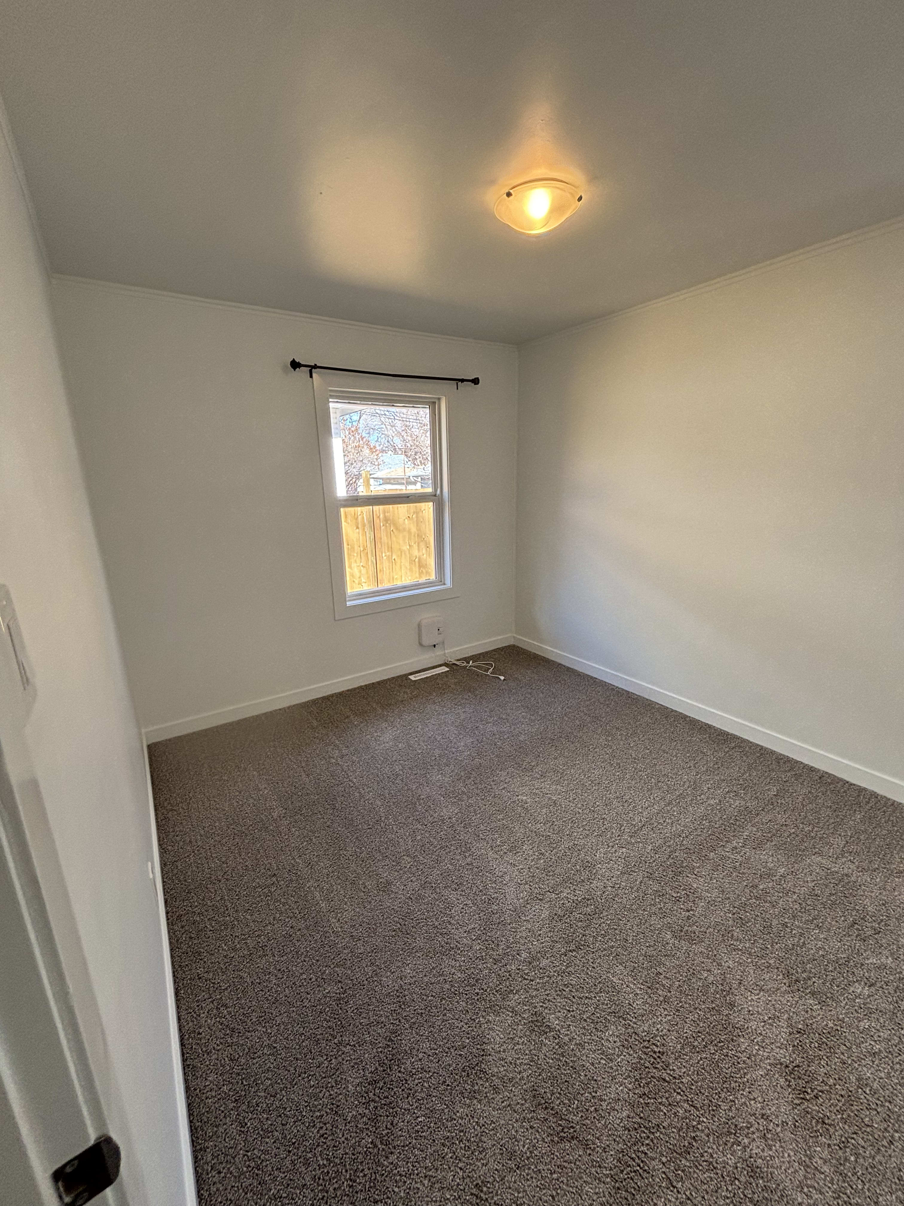 4 Bedroom, 2 Bathroom Full House thumbnail 13