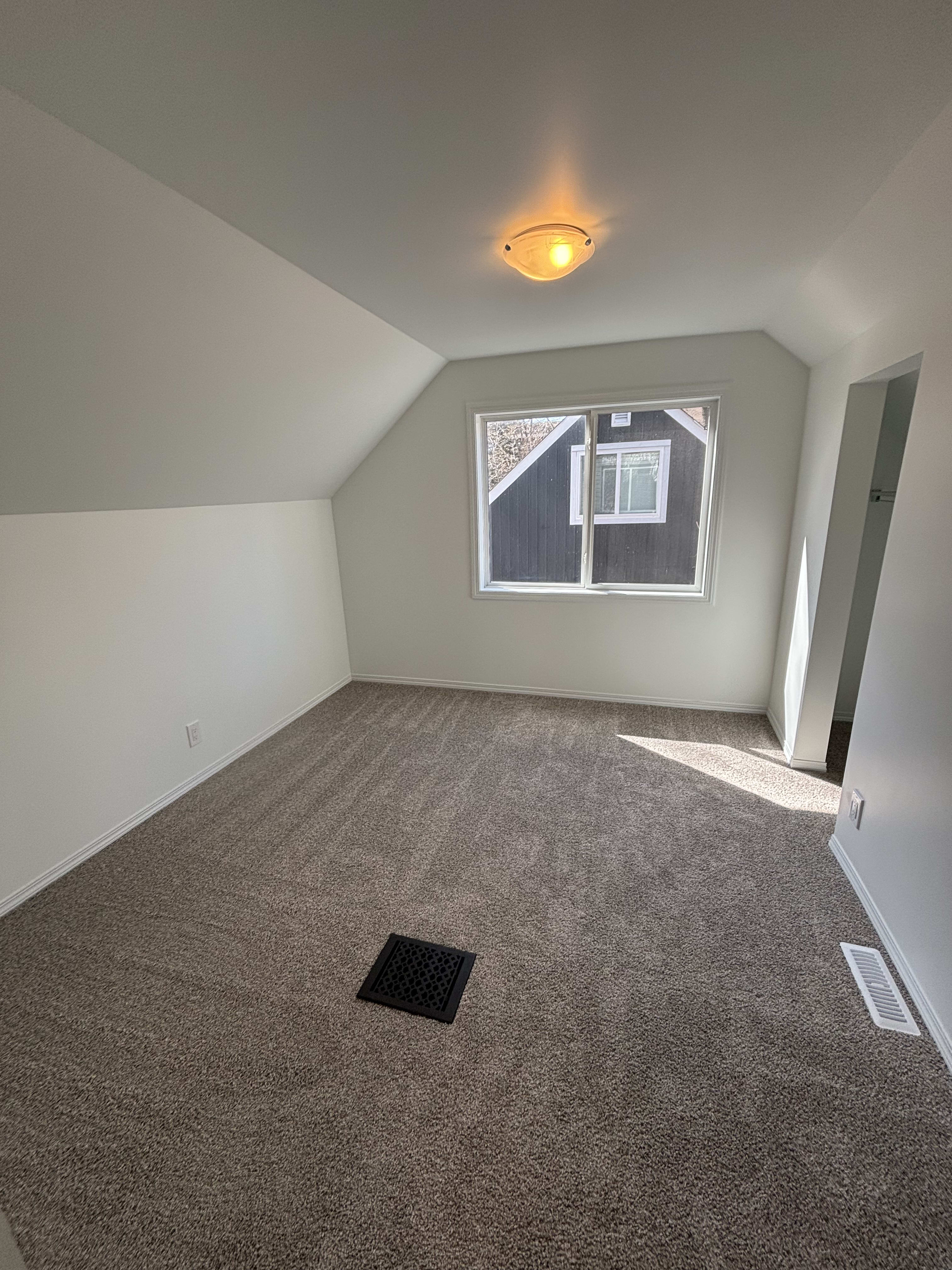 4 Bedroom, 2 Bathroom Full House thumbnail 20