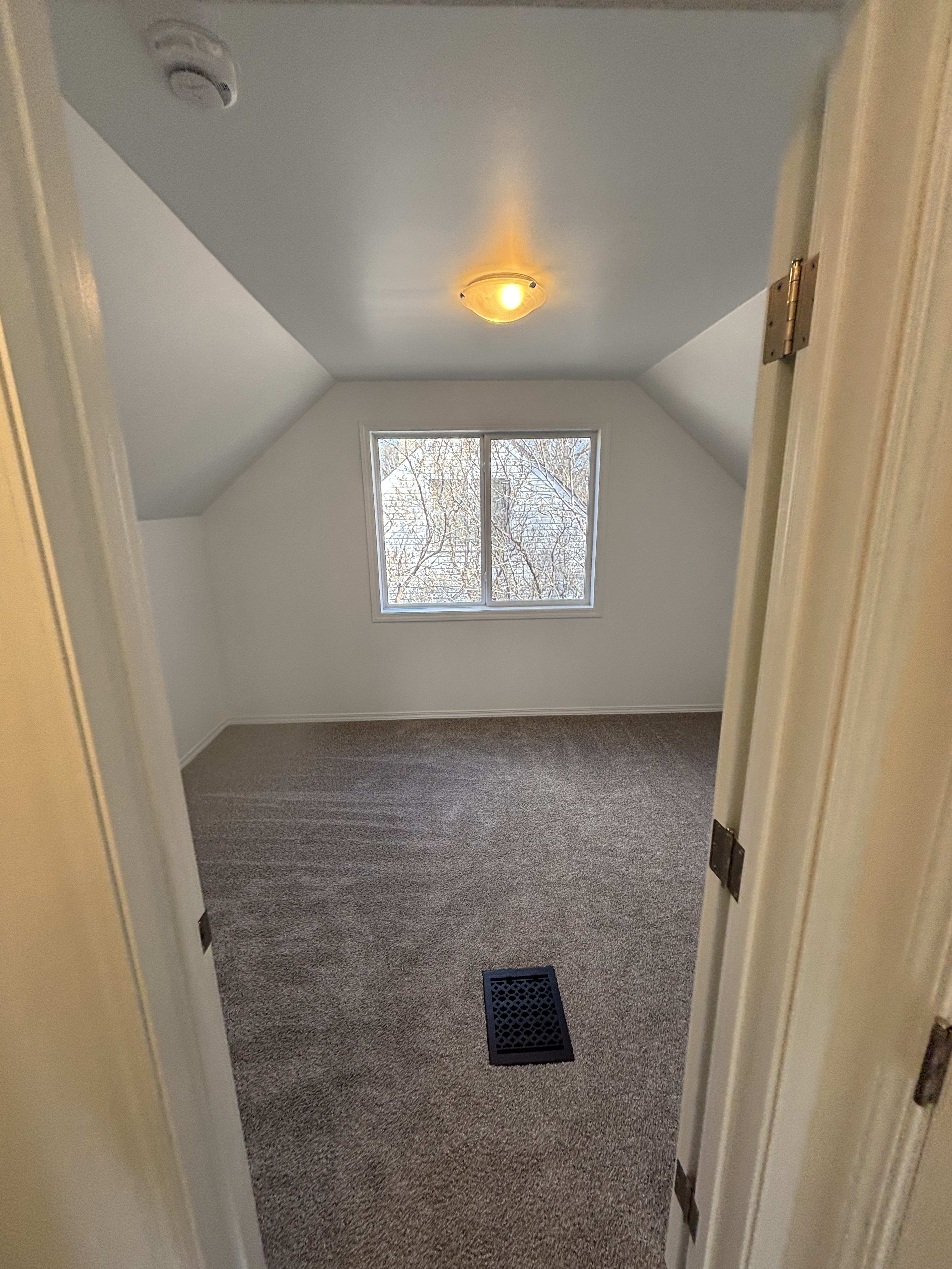 4 Bedroom, 2 Bathroom Full House thumbnail 23