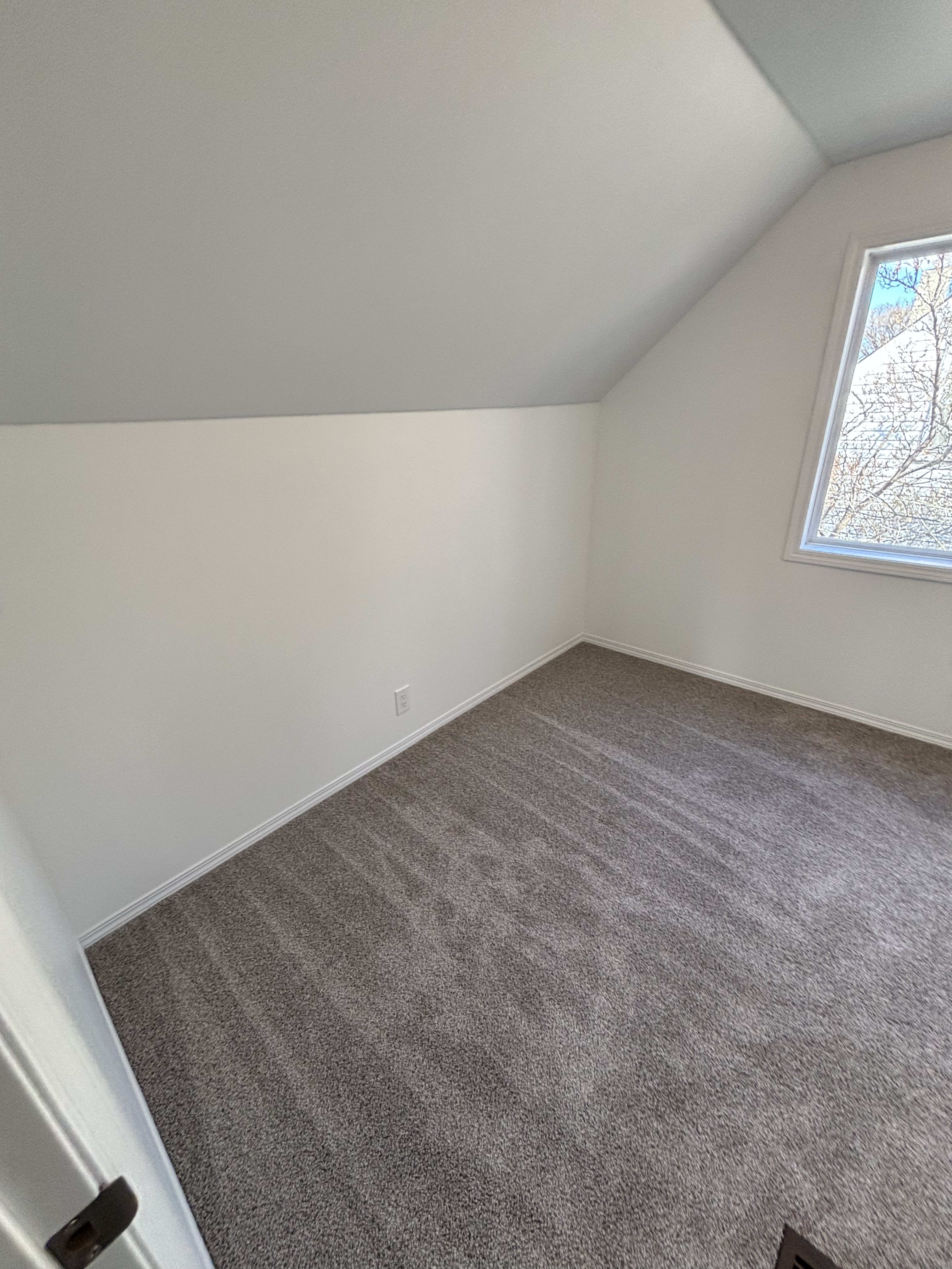 4 Bedroom, 2 Bathroom Full House thumbnail 24