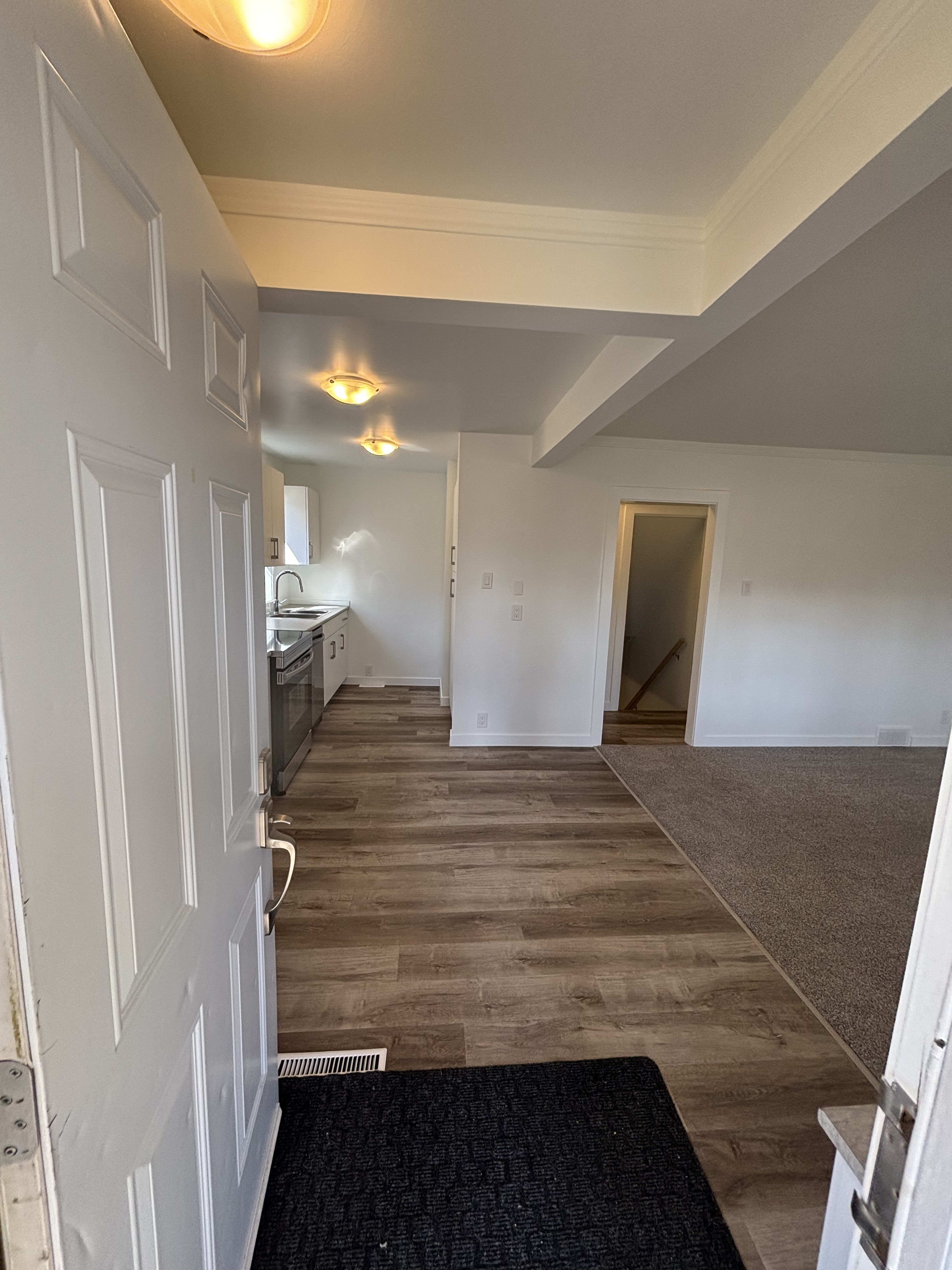 4 Bedroom, 2 Bathroom Full House thumbnail 6