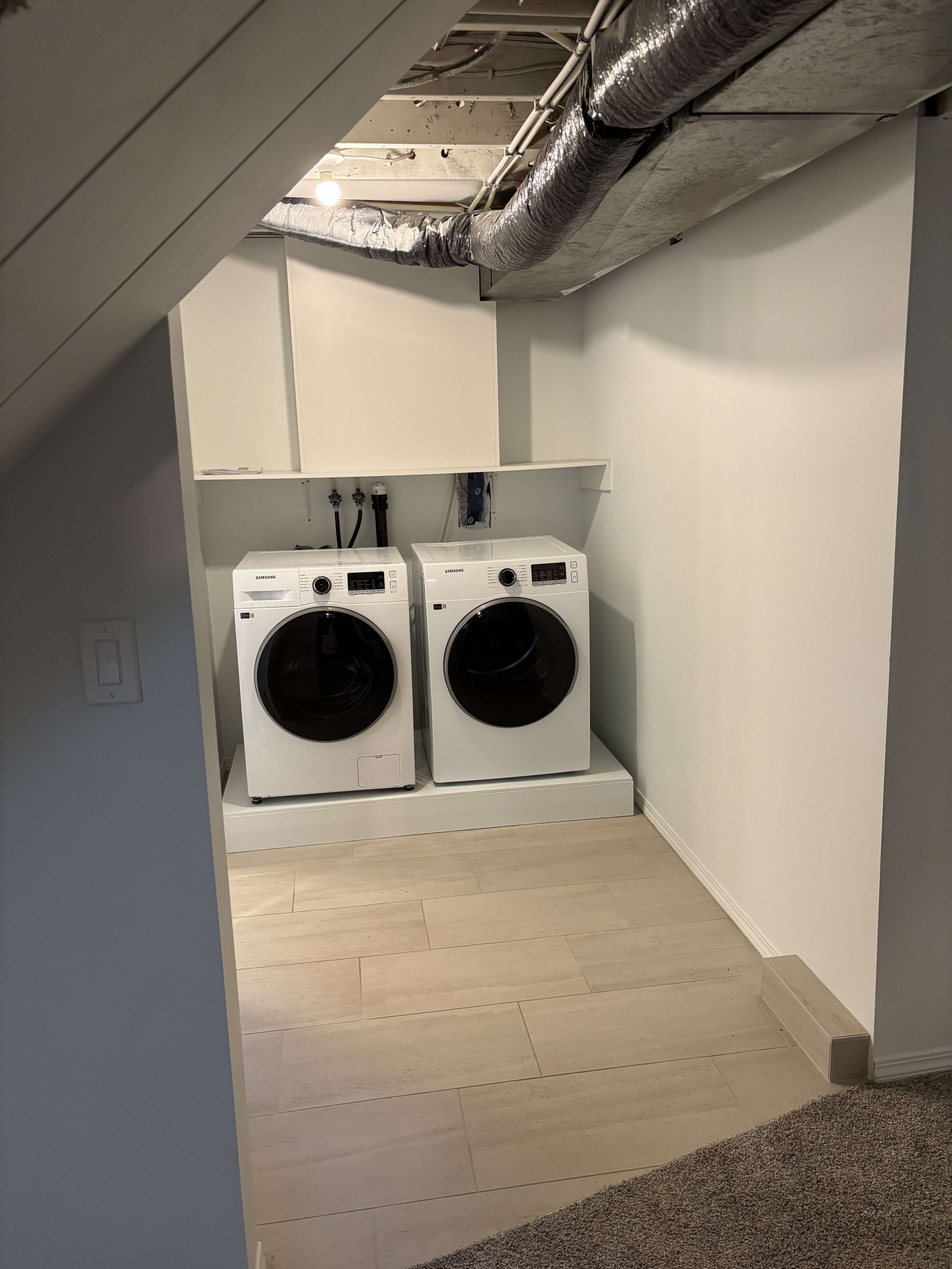 4 Bedroom, 2 Bathroom Full House thumbnail 30