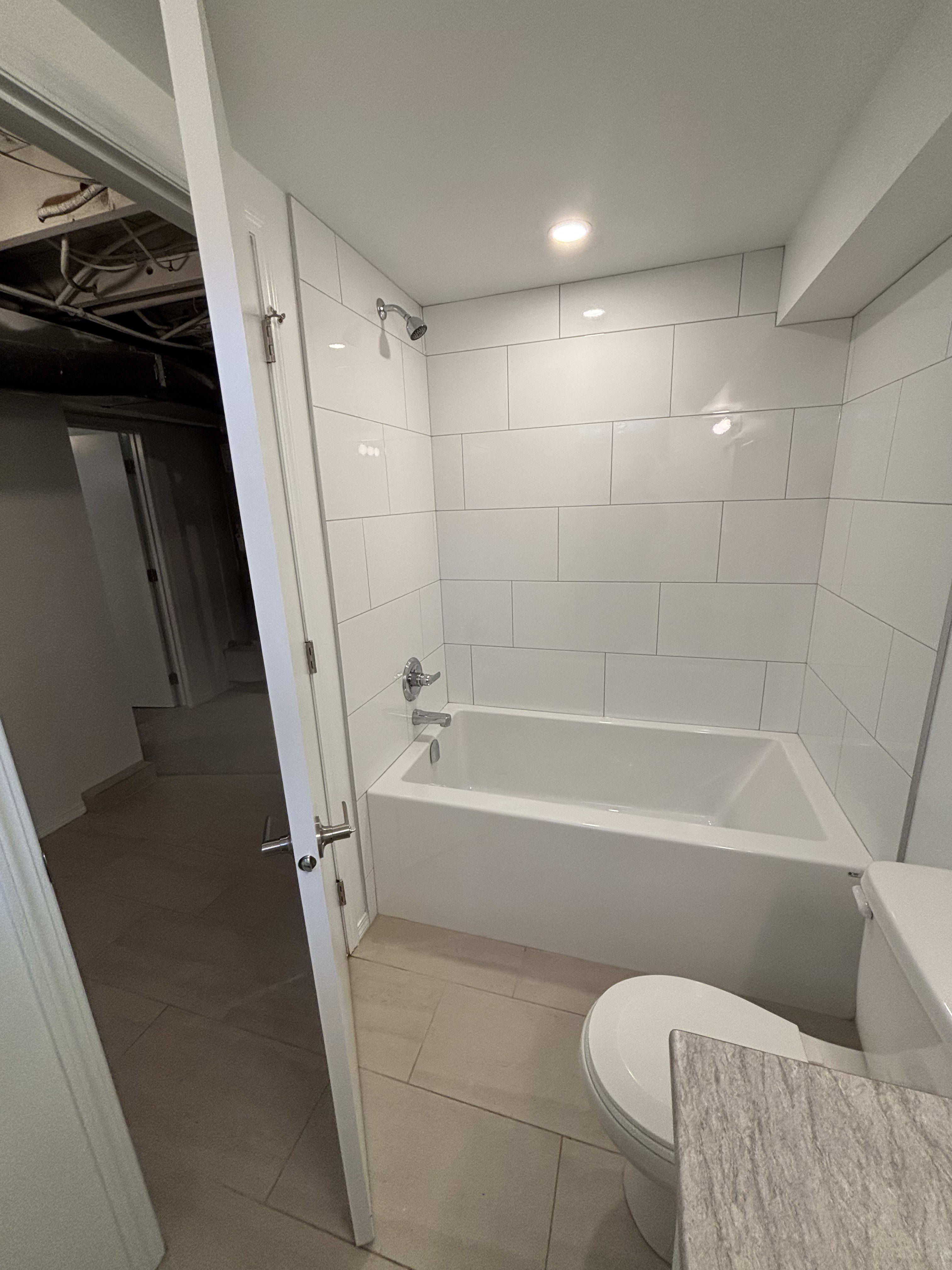 4 Bedroom, 2 Bathroom Full House thumbnail 33