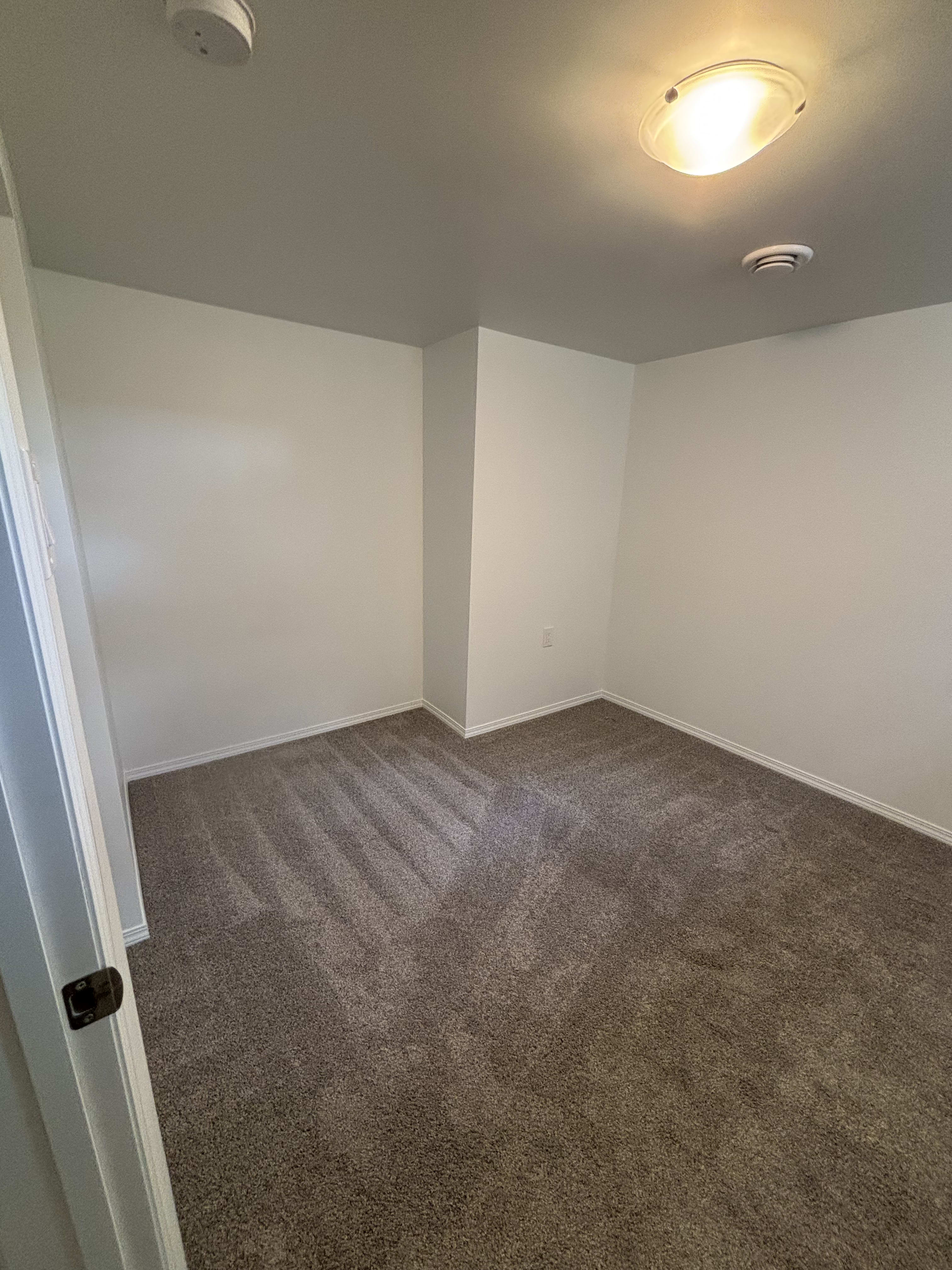 4 Bedroom, 2 Bathroom Full House thumbnail 37