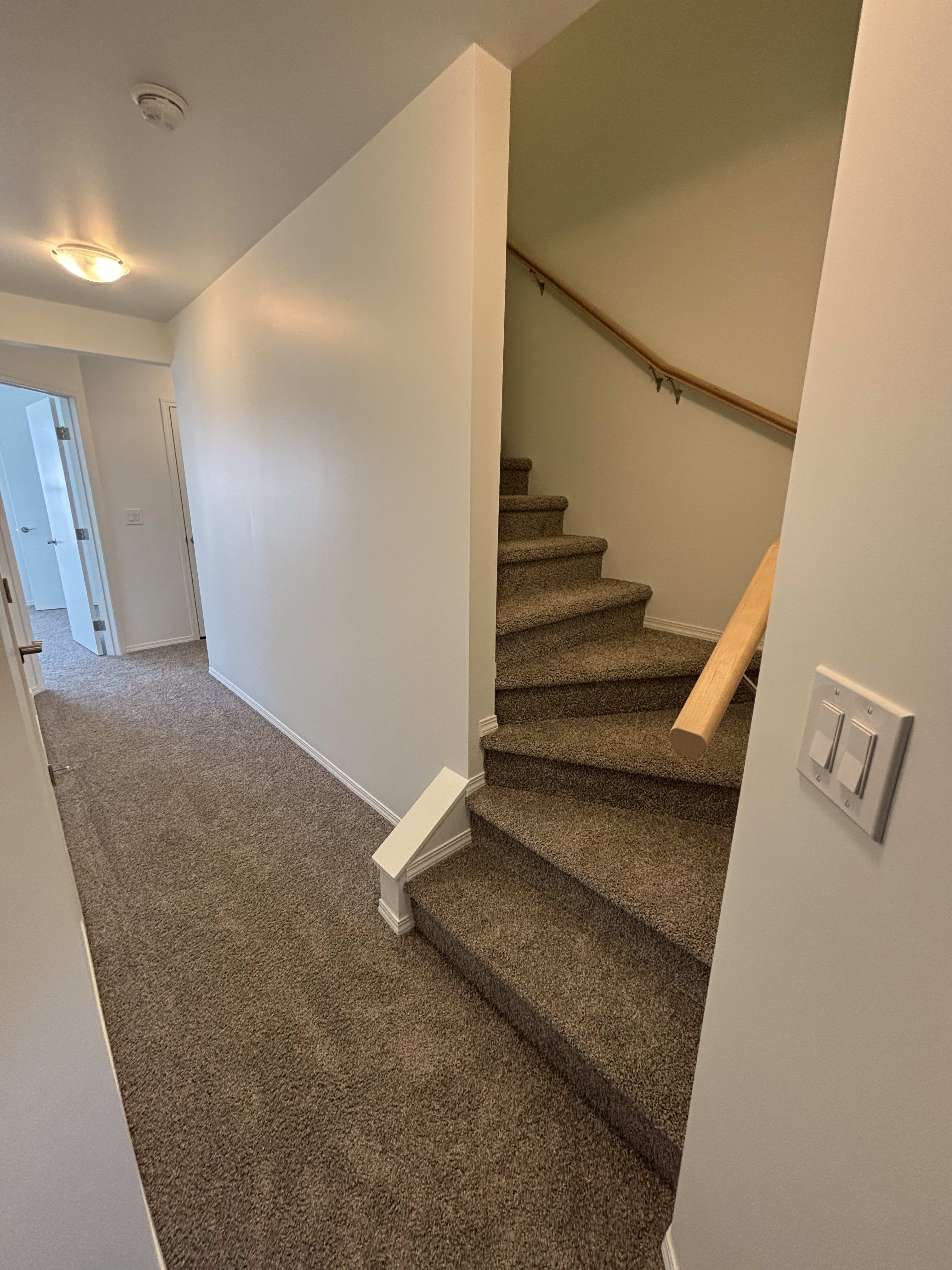 4 Bedroom 2.5 BathroomsMain Floor Suite thumbnail 21