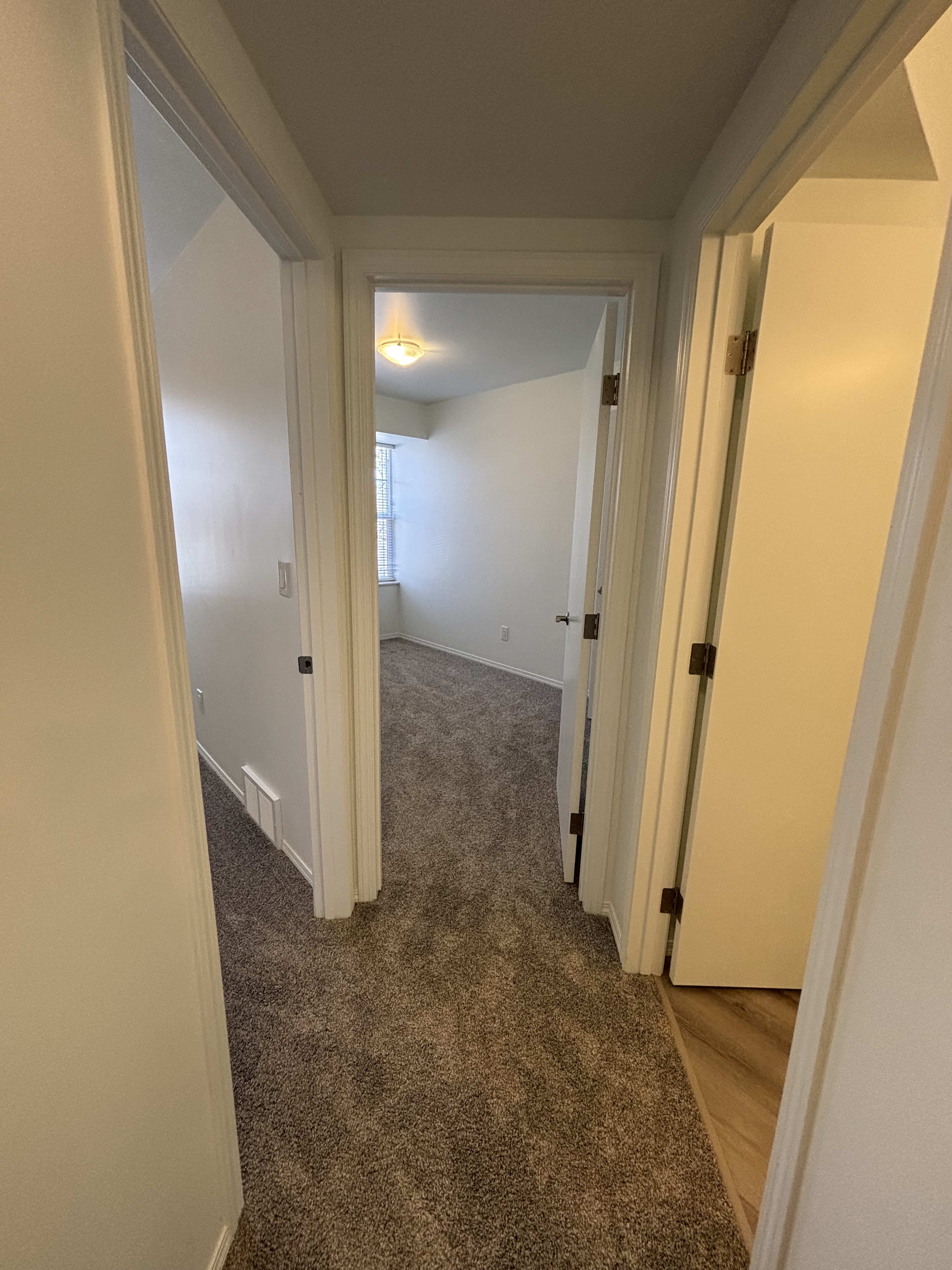 4 Bedroom 2.5 BathroomsMain Floor Suite thumbnail 17