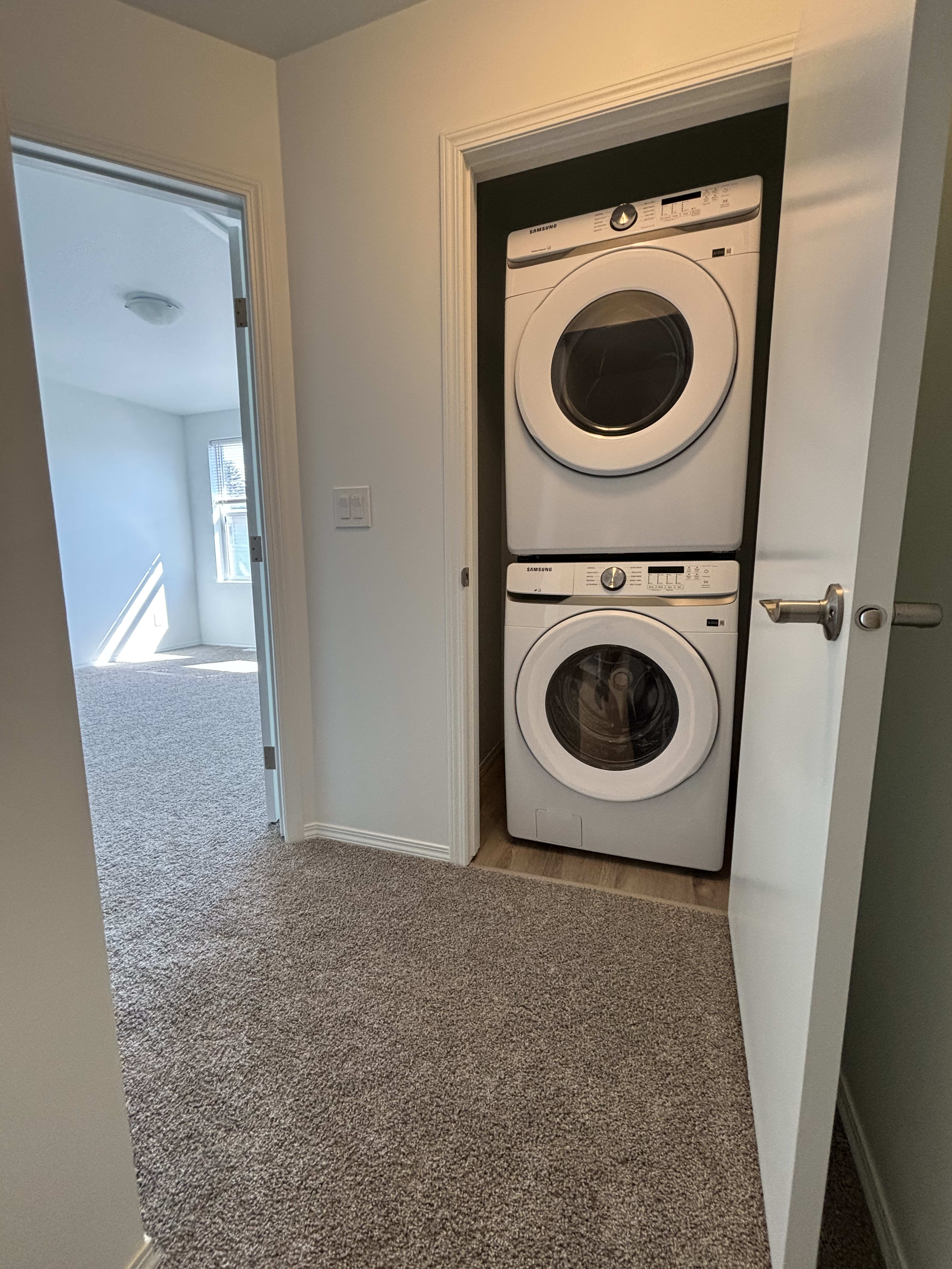 4 Bedroom 2.5 BathroomsMain Floor Suite thumbnail 12