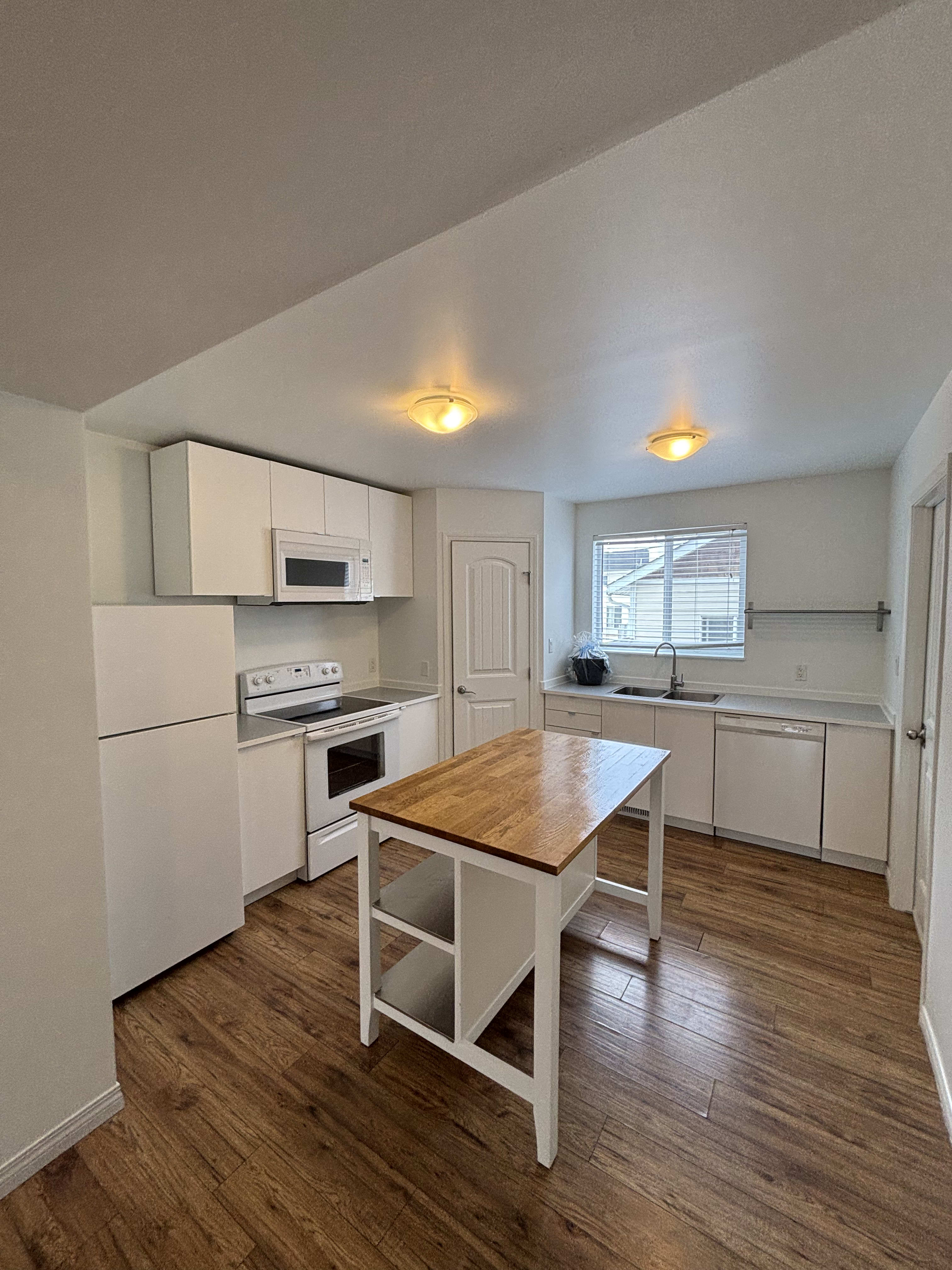 4 Bedroom, 2.5 Bathroom thumbnail 20