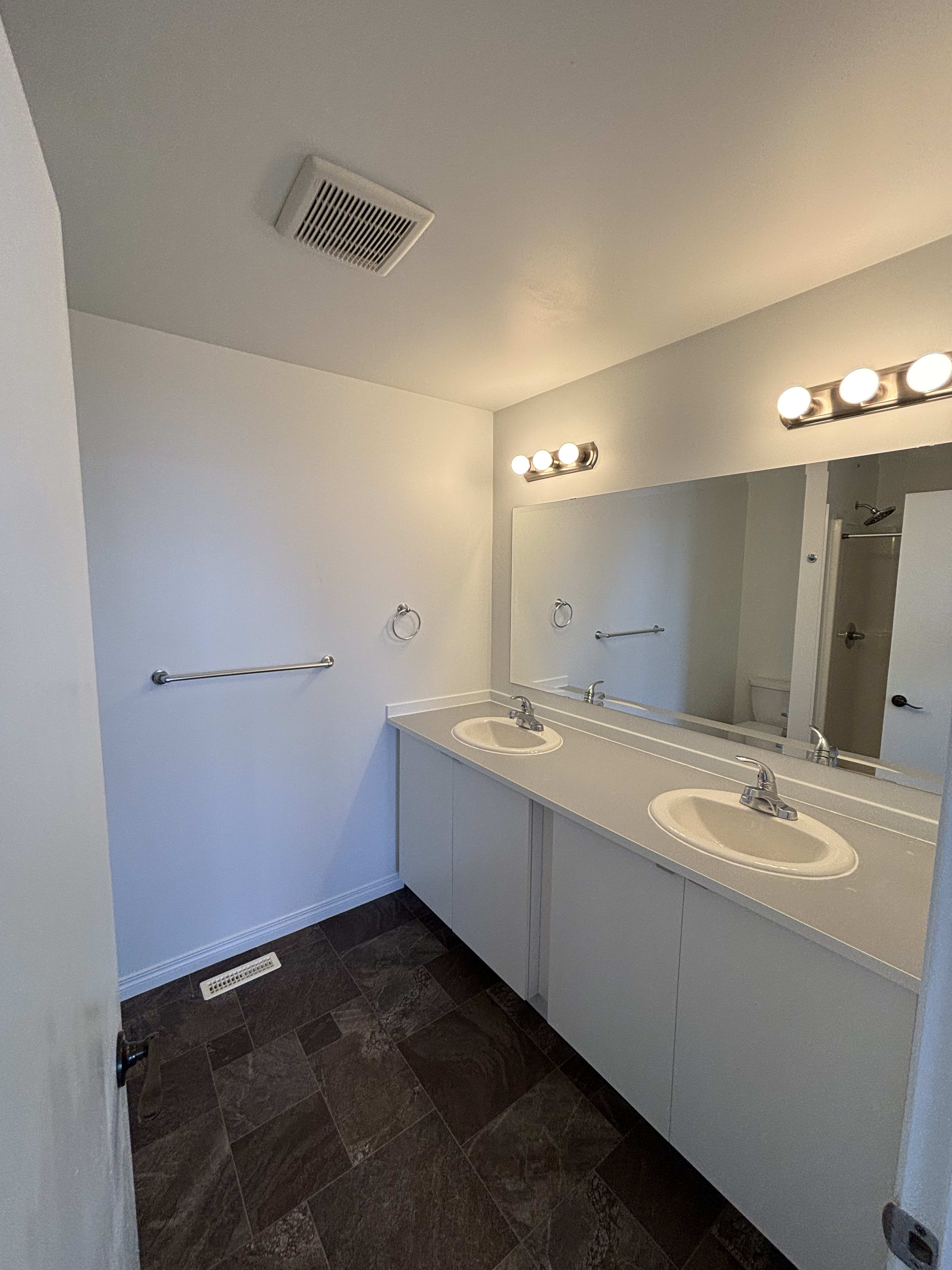 4 Bedroom, 2.5 Bathroom thumbnail 29