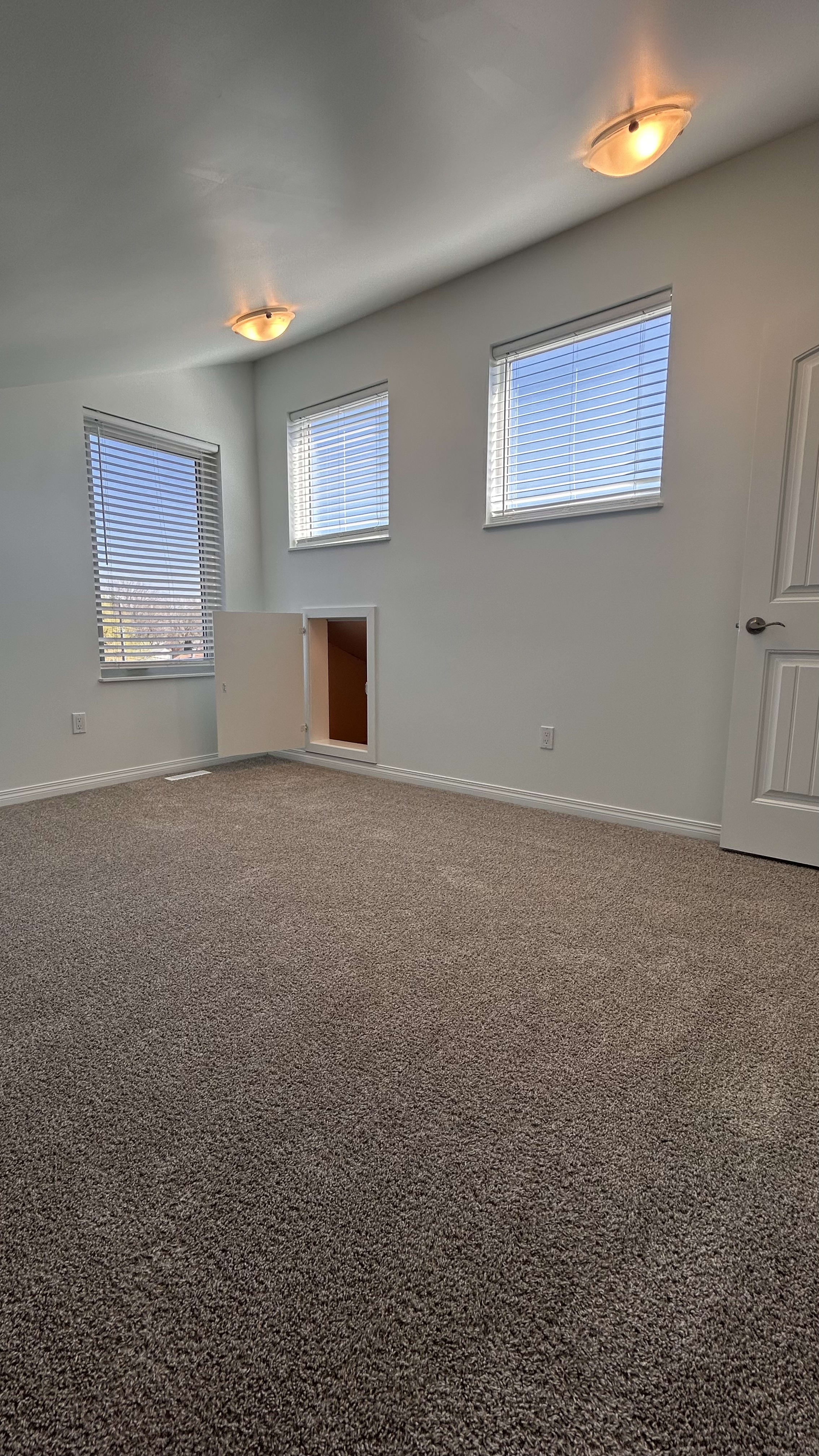 4-bedroom, 2.5 bath main floor home thumbnail 26