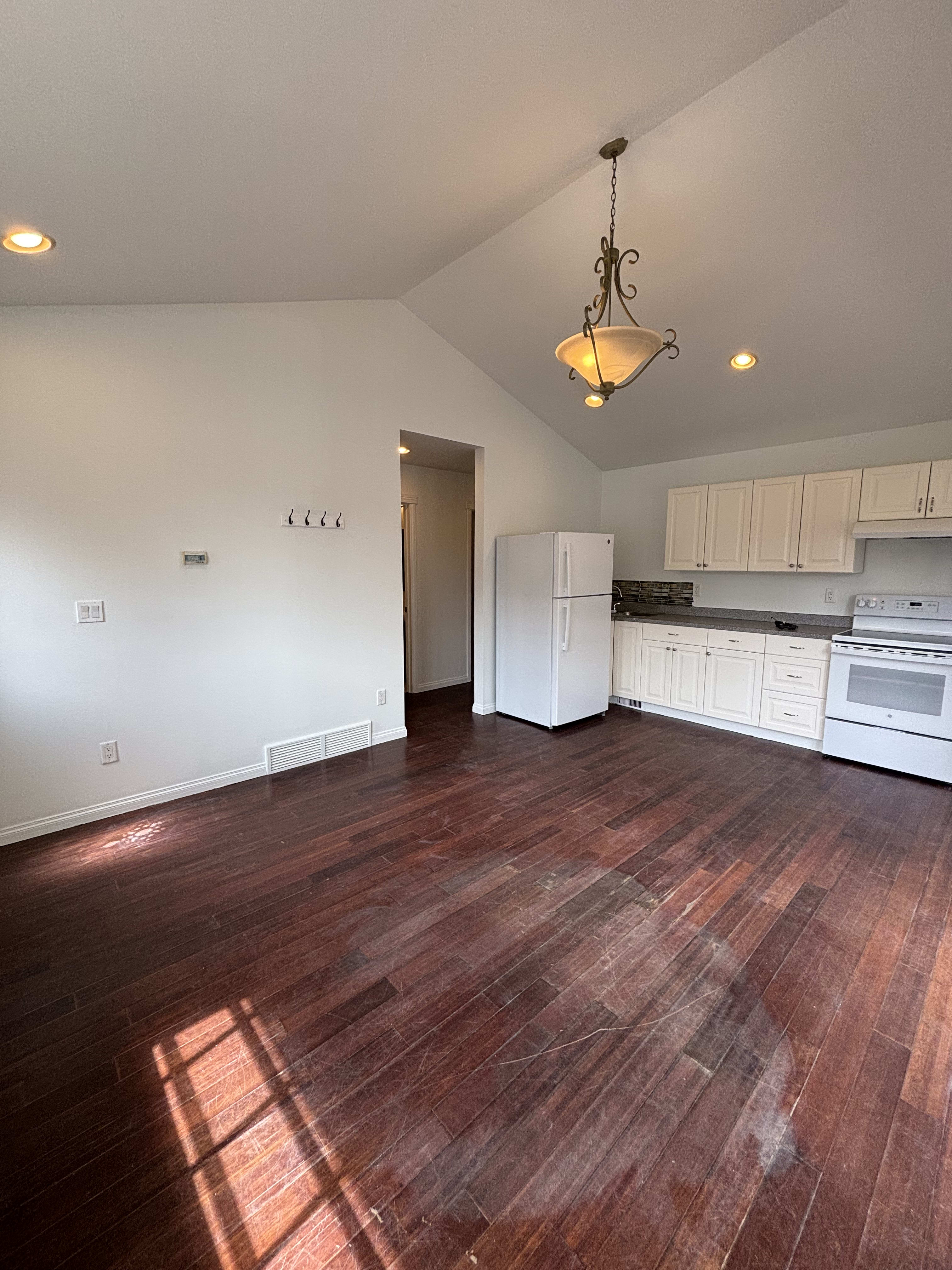 2-bedroom, 2-bath garden suite thumbnail 10