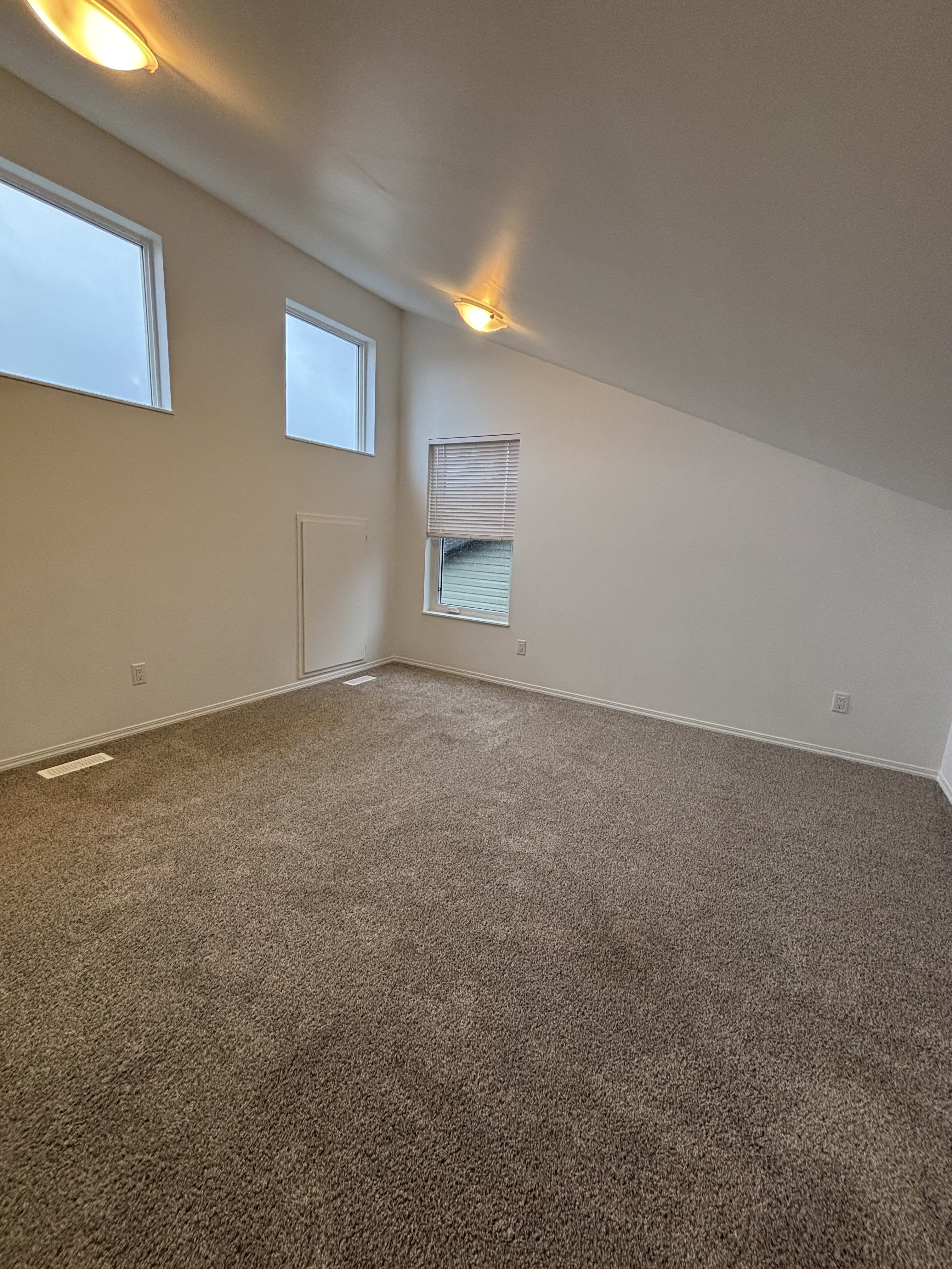4-bedroom, 2.5-bath main floor home thumbnail 34