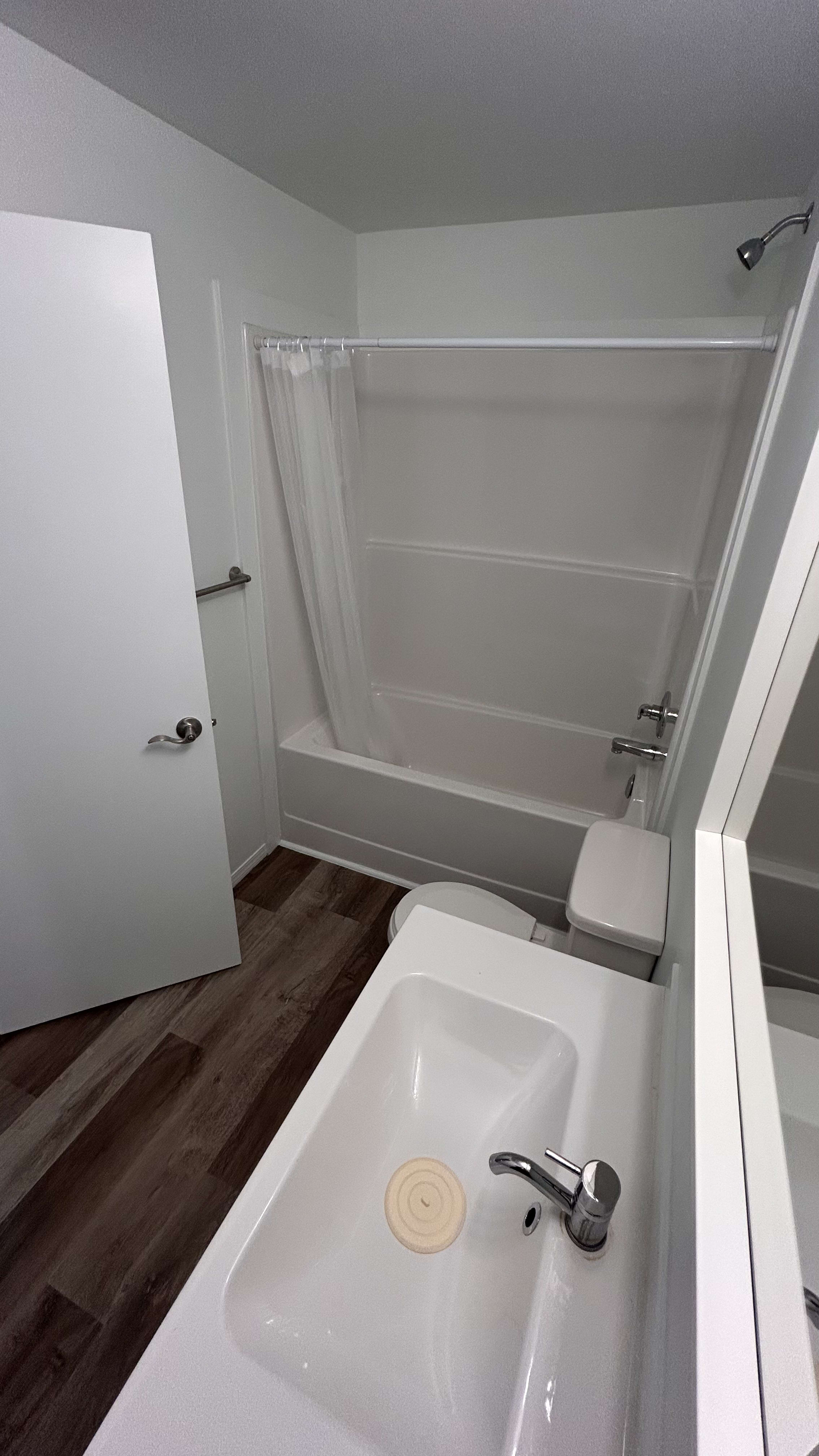 3-bedroom, 1-bathroom basement suite thumbnail 17
