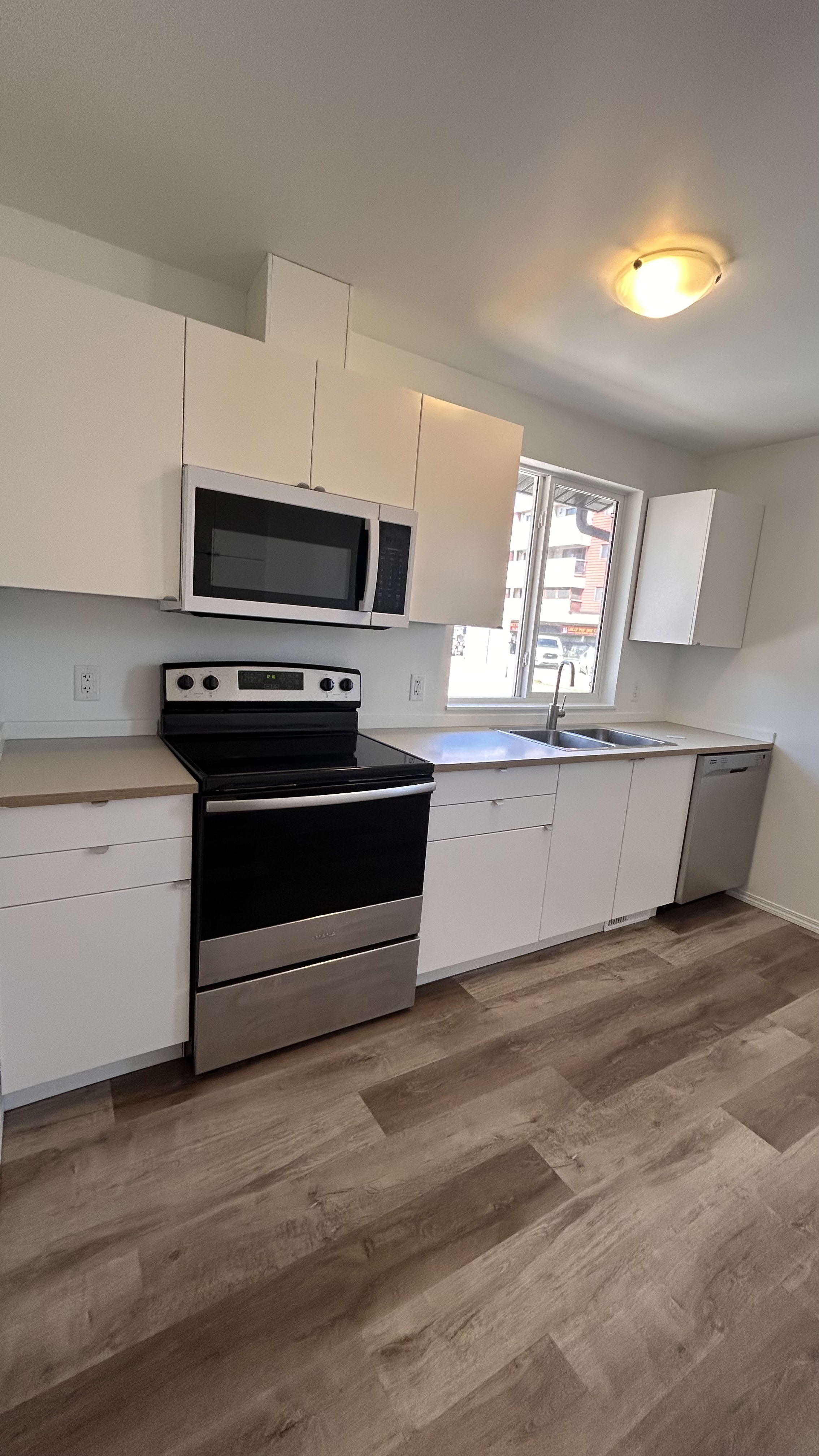 3-bedroom, 1-bathroom basement suite thumbnail 6