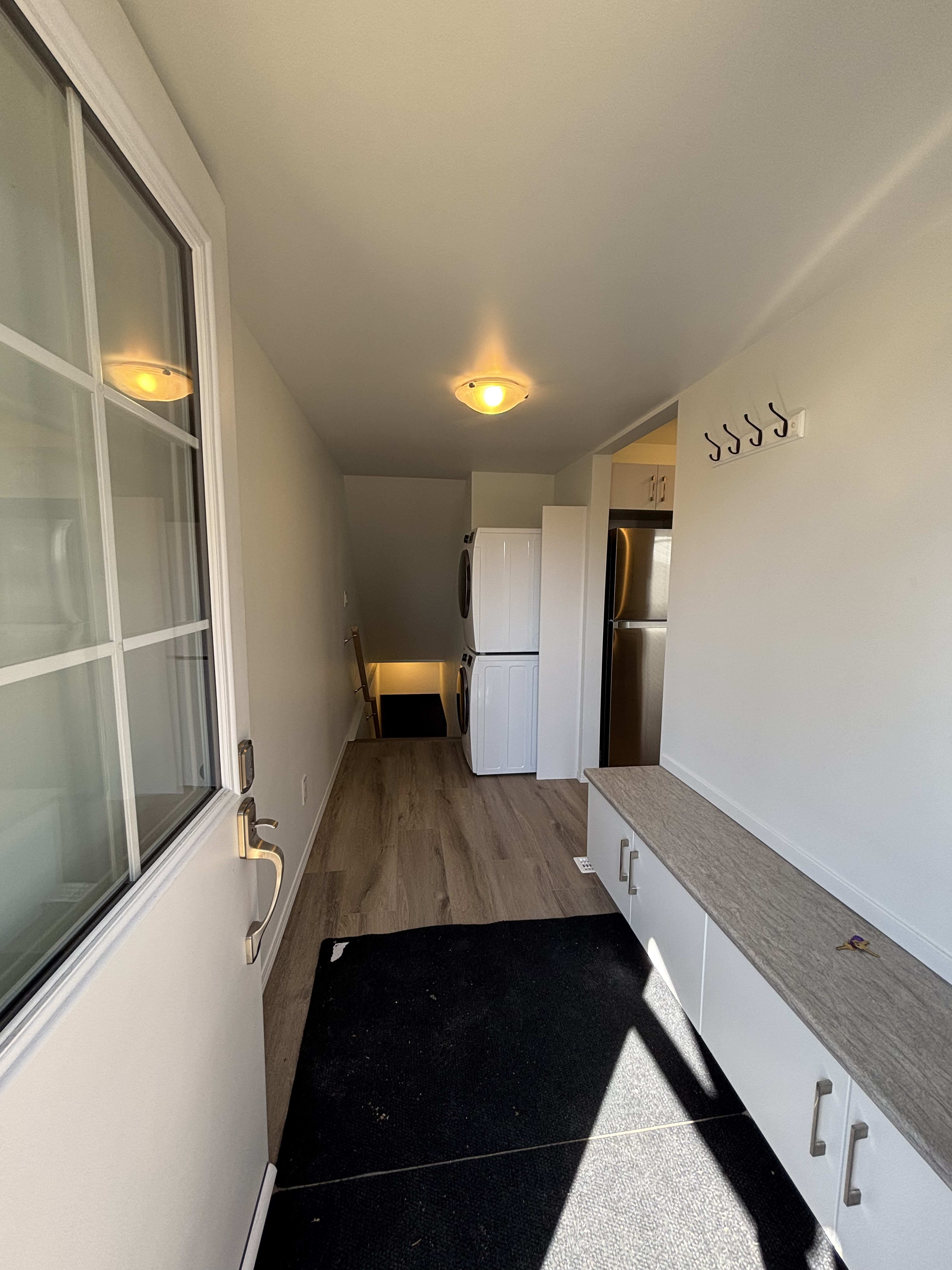 3-bedroom, 1 bath basement suite thumbnail 5