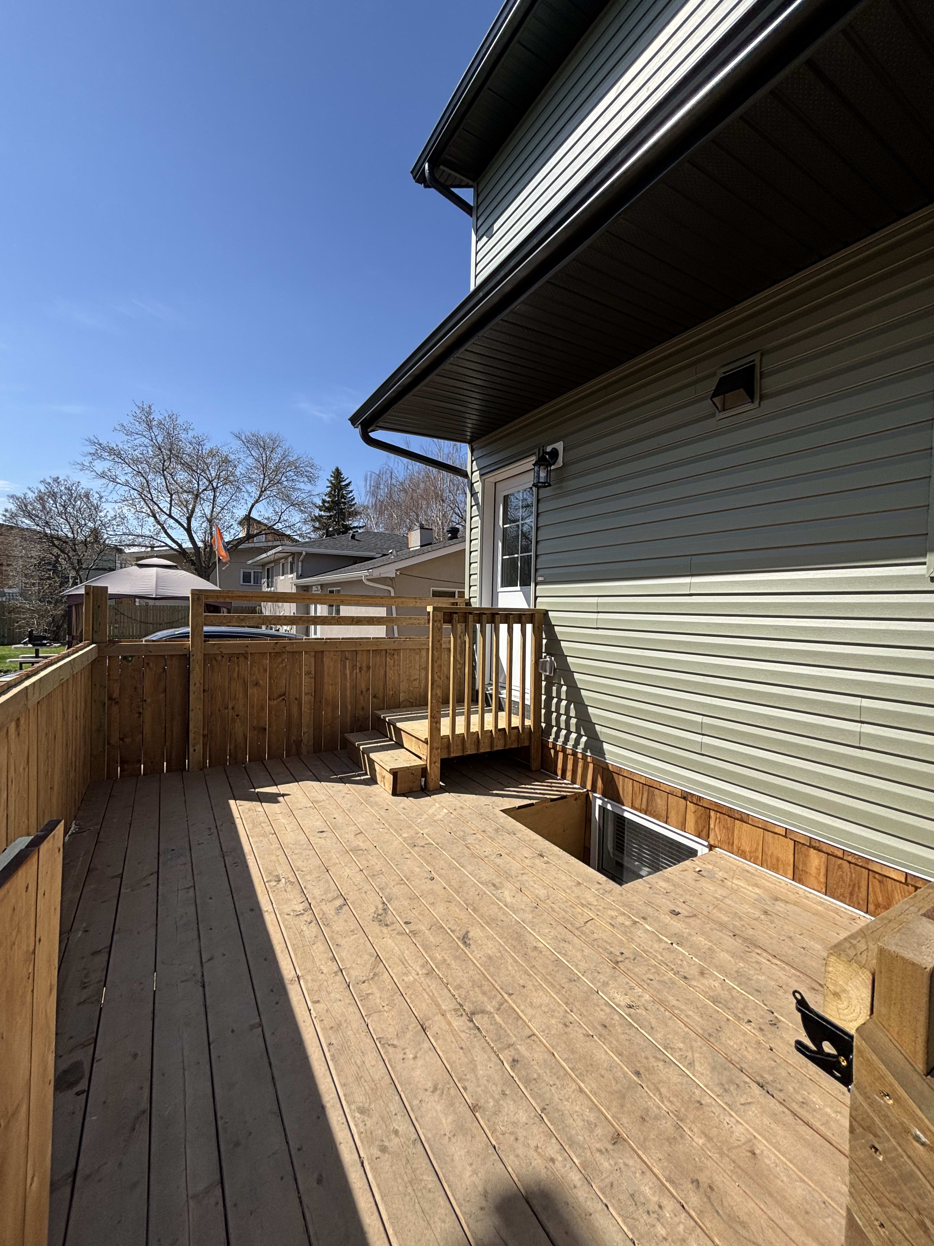 3-bedroom, 1 bath basement suite thumbnail 3