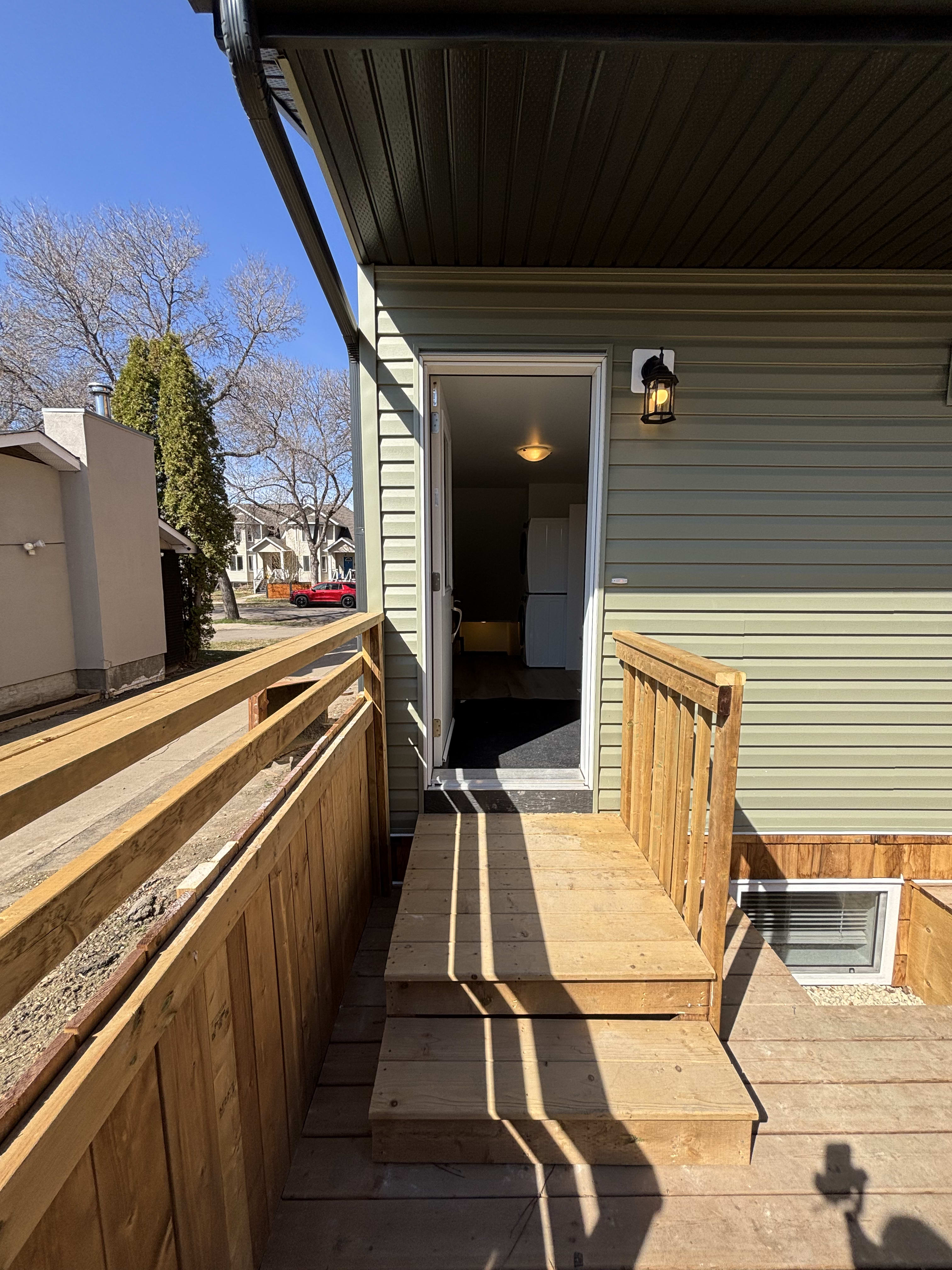 3-bedroom, 1 bath basement suite thumbnail 4