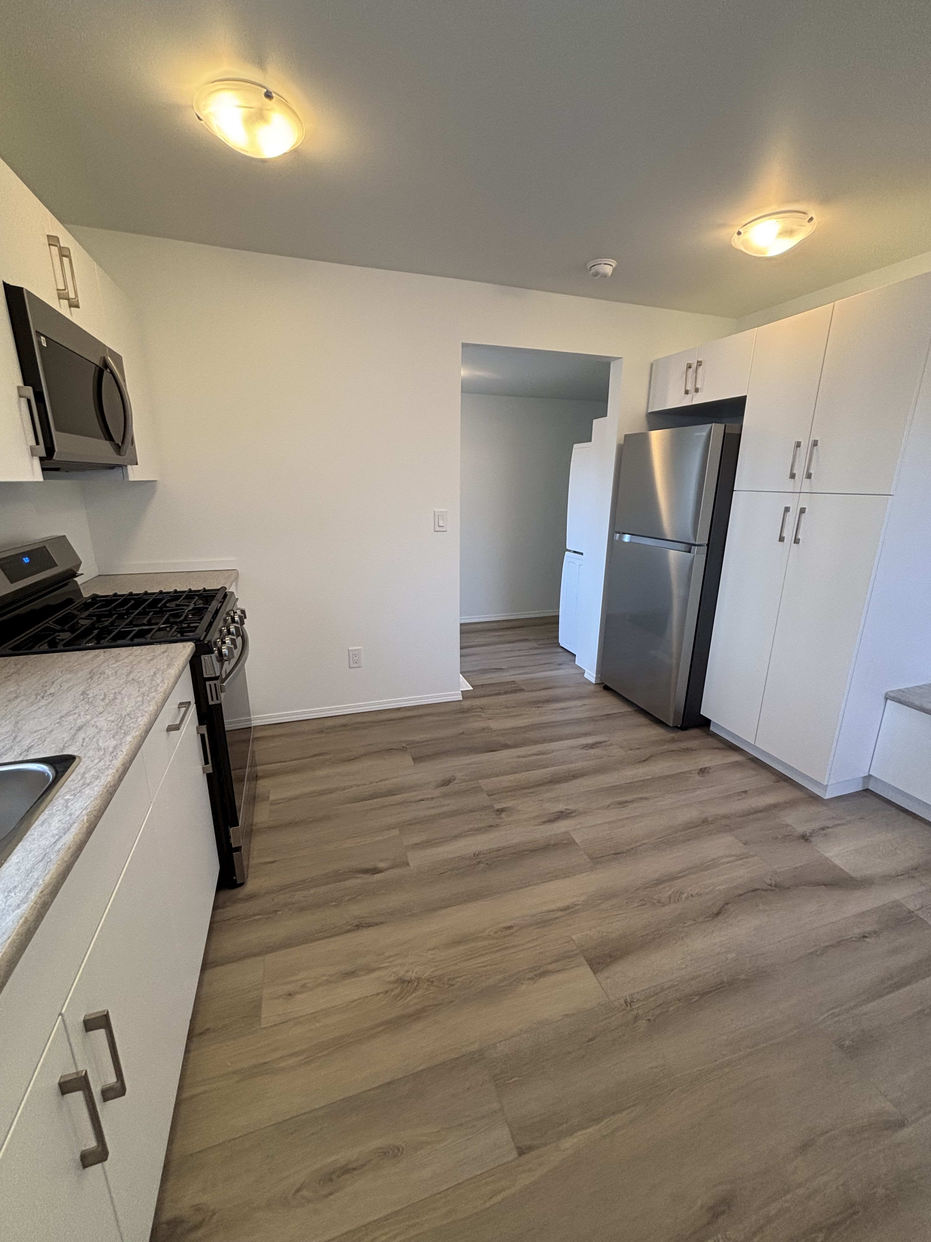 3-bedroom, 1 bath basement suite thumbnail 7
