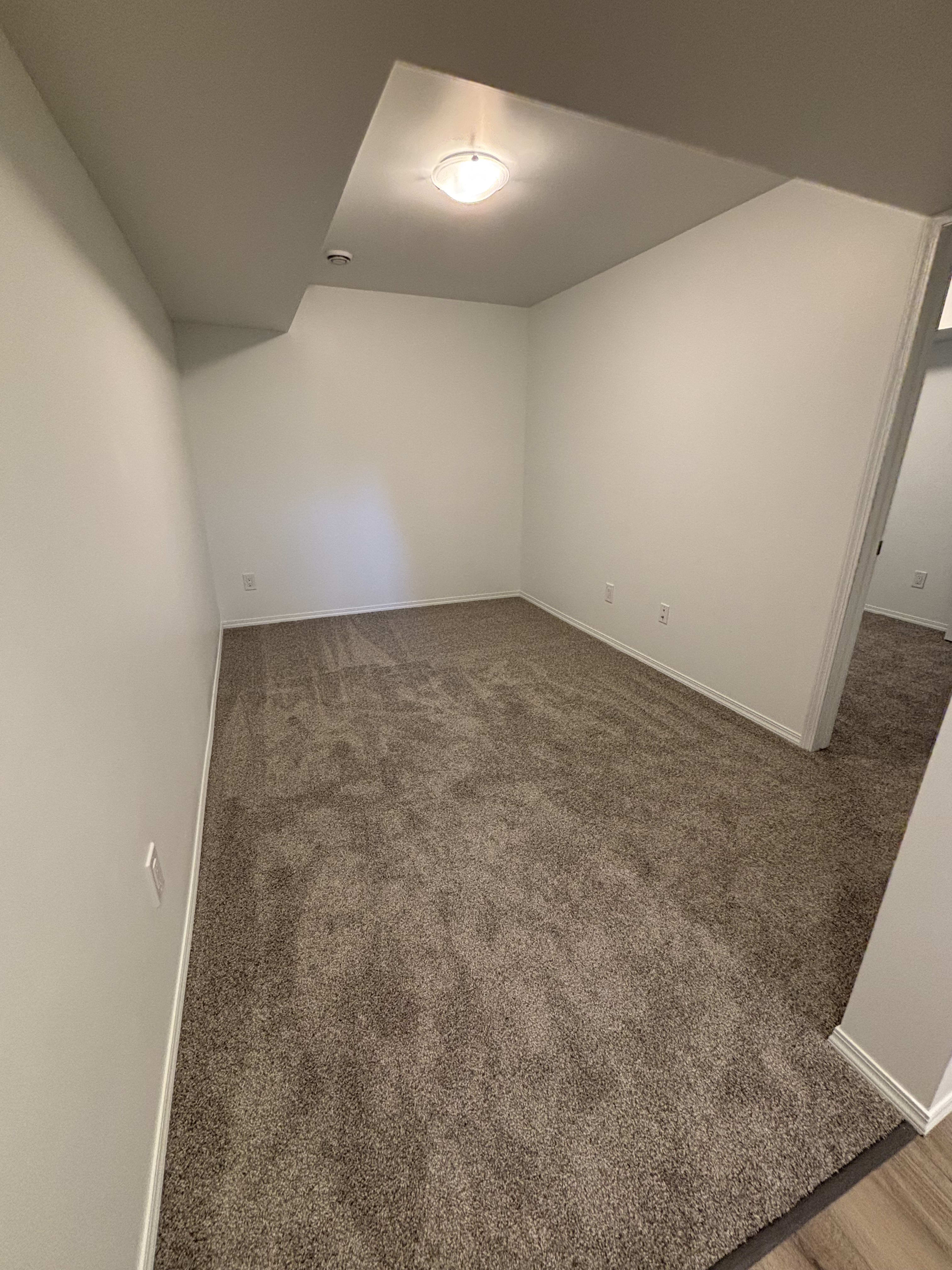 3-bedroom, 1 bath basement suite thumbnail 11