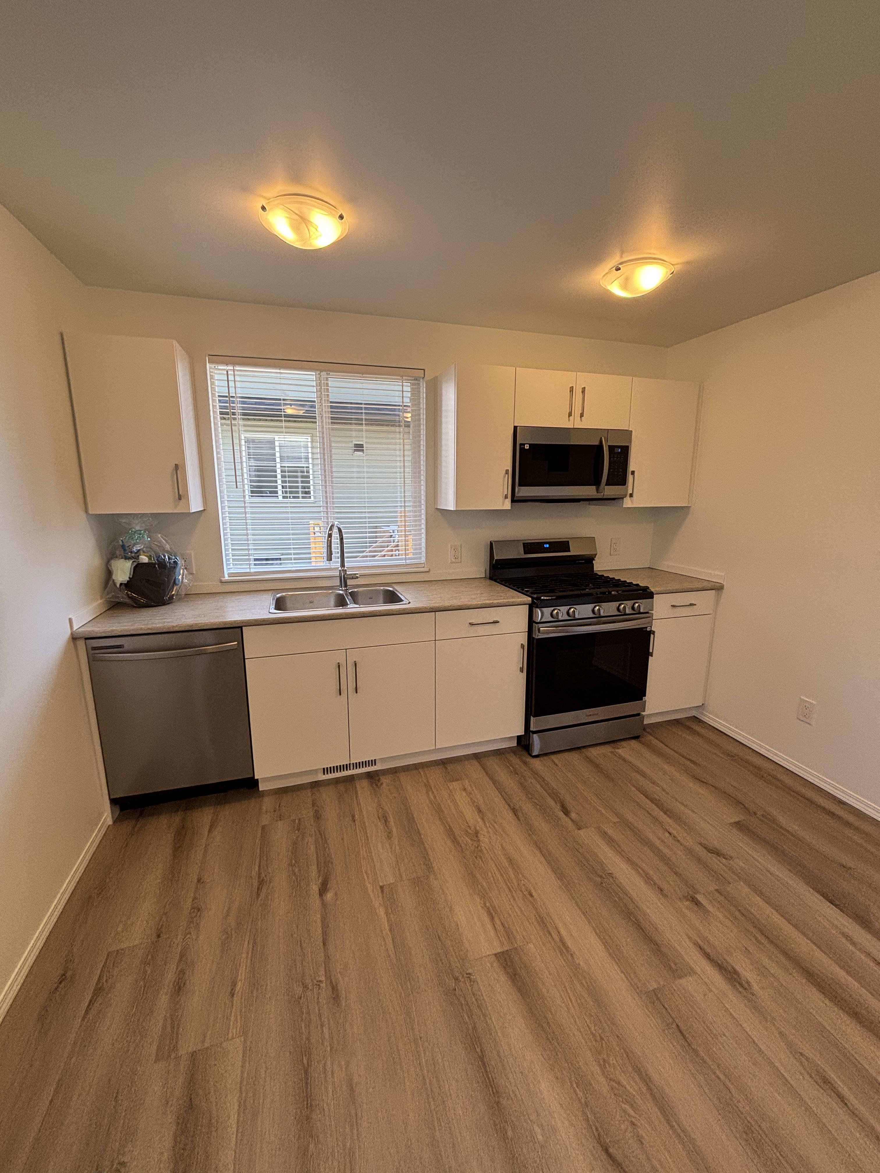 3-bedroom, 1 bath basement suite thumbnail 9