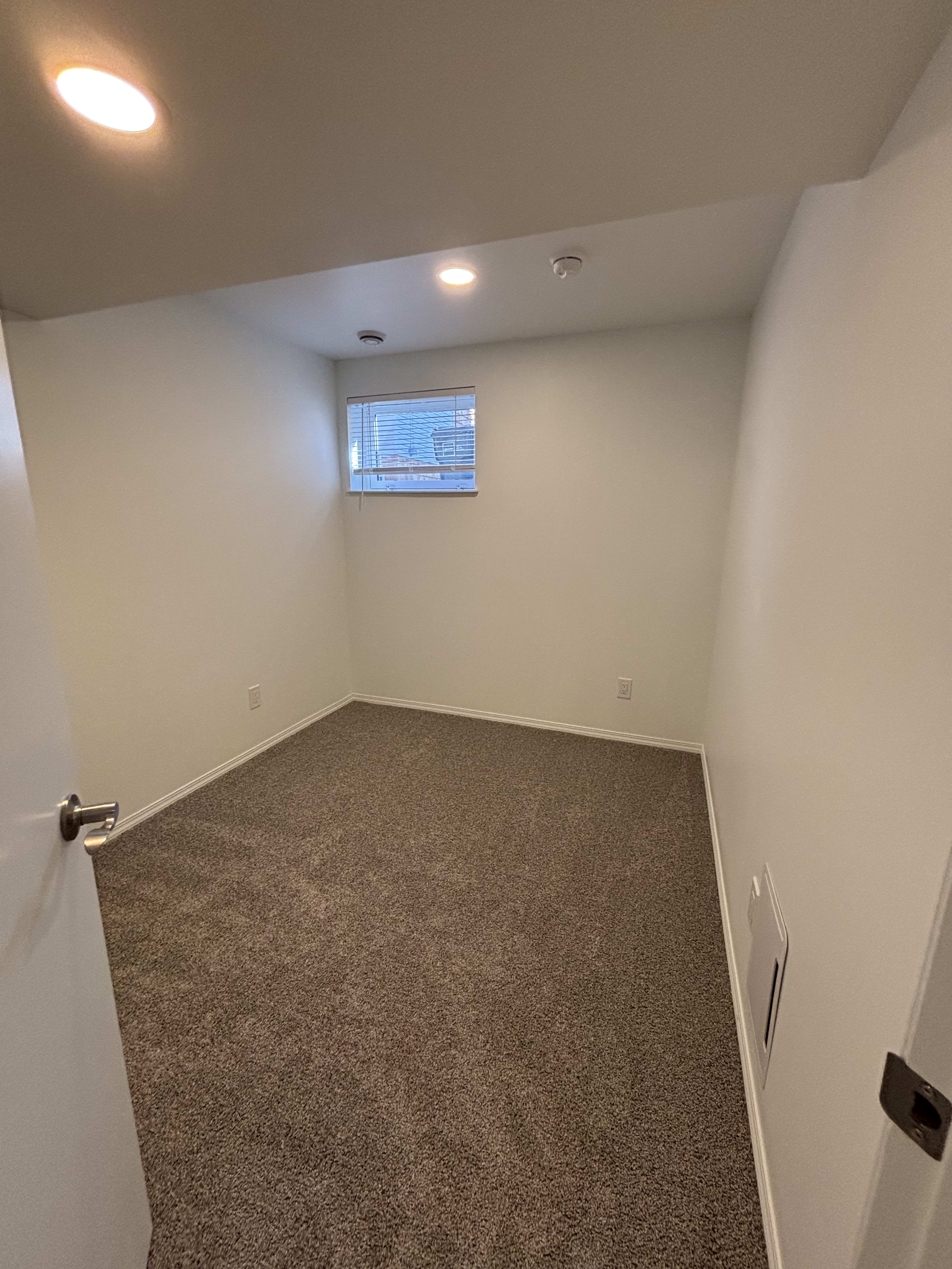 3-bedroom, 1 bath basement suite thumbnail 18