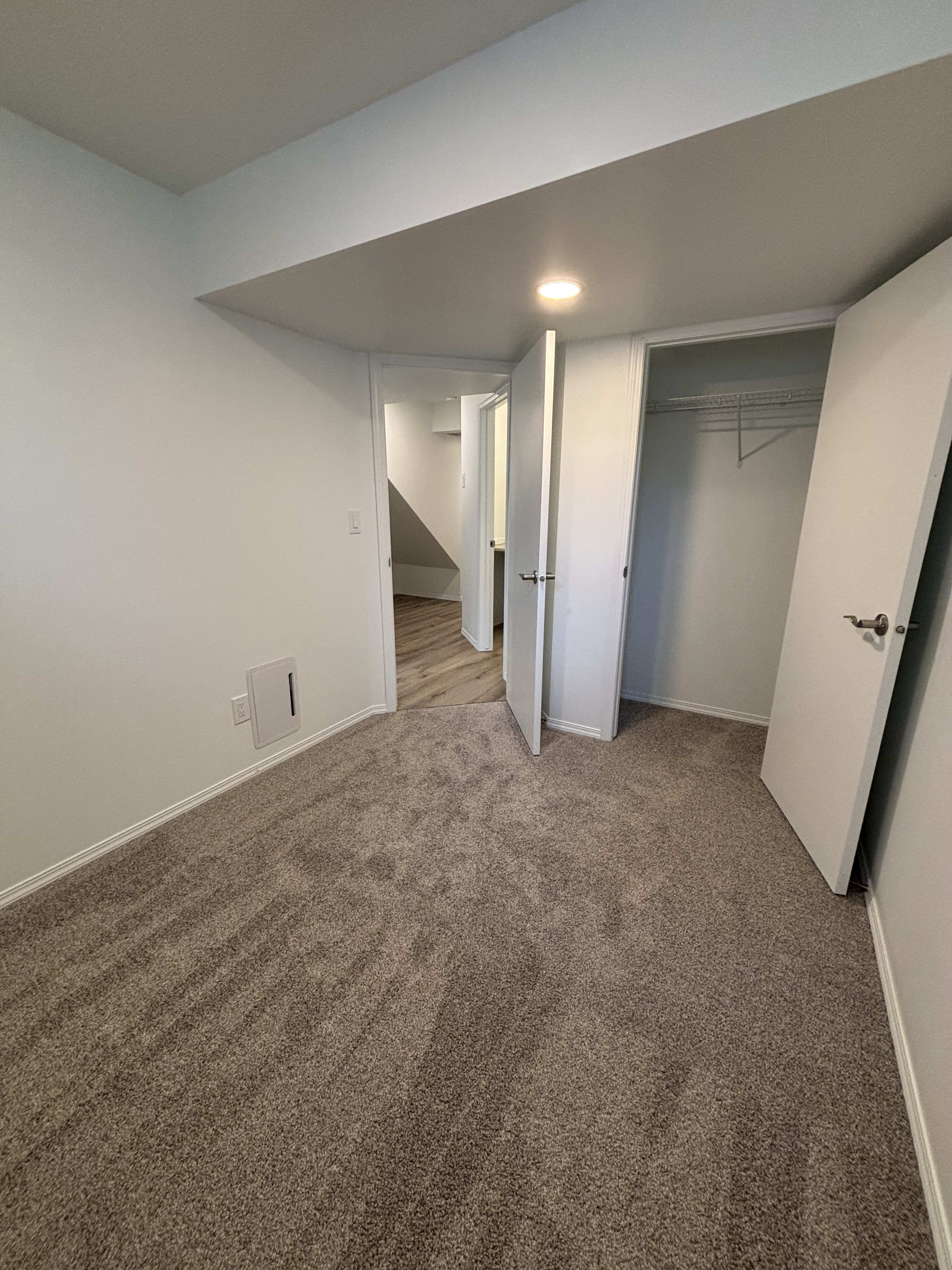 3-bedroom, 1 bath basement suite thumbnail 19