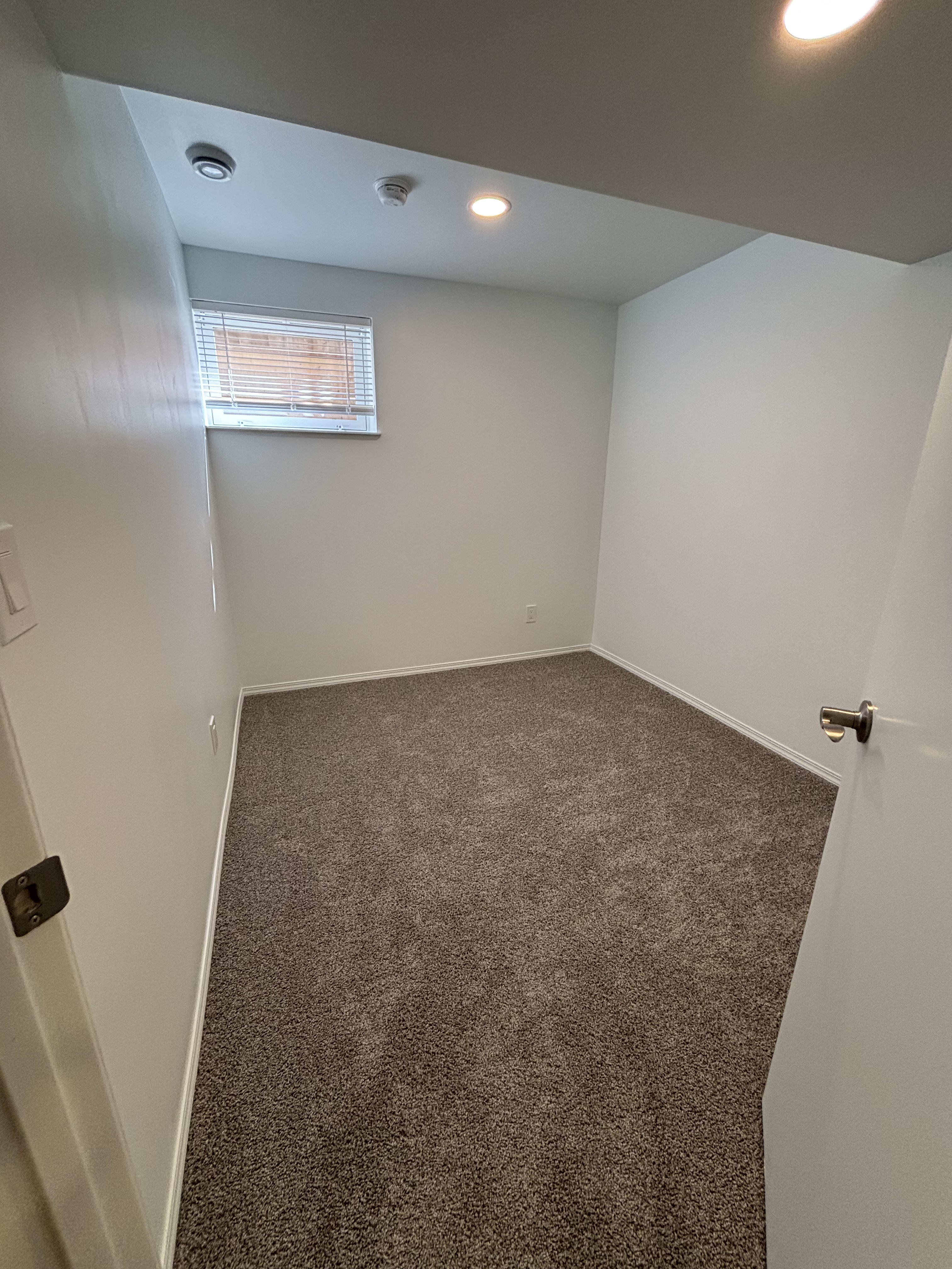 3-bedroom, 1 bath basement suite thumbnail 20