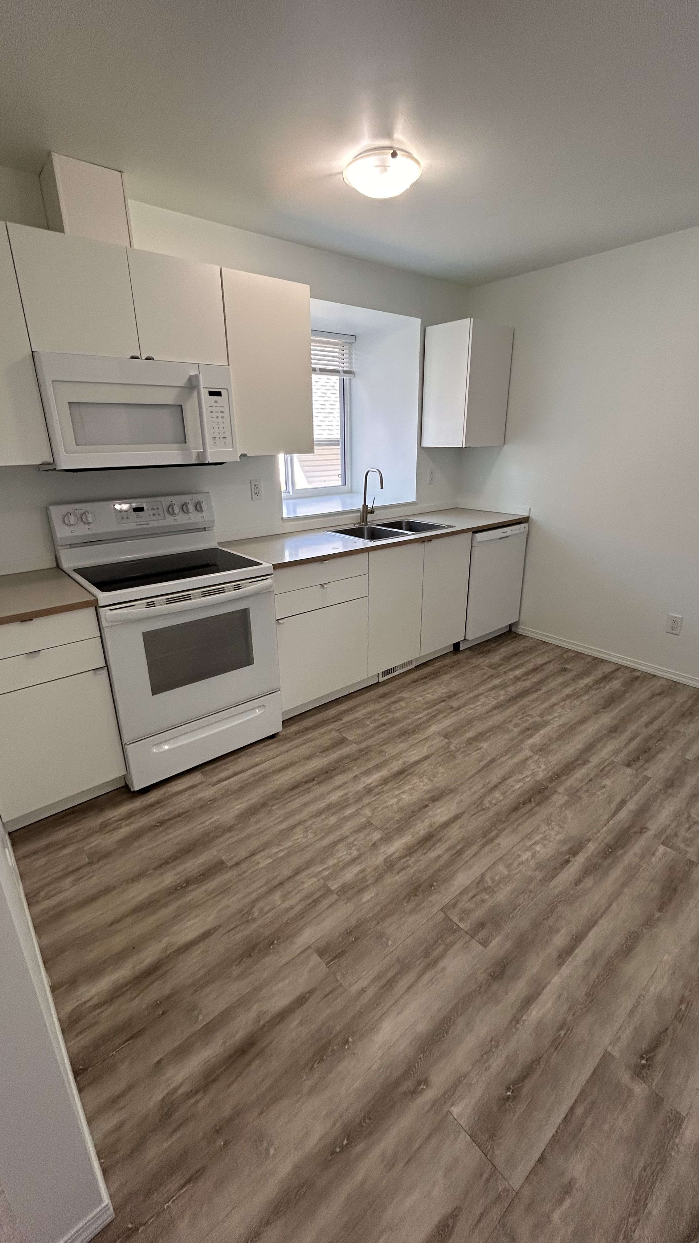 3-bedroom, 1-bathroom basement suite thumbnail 4