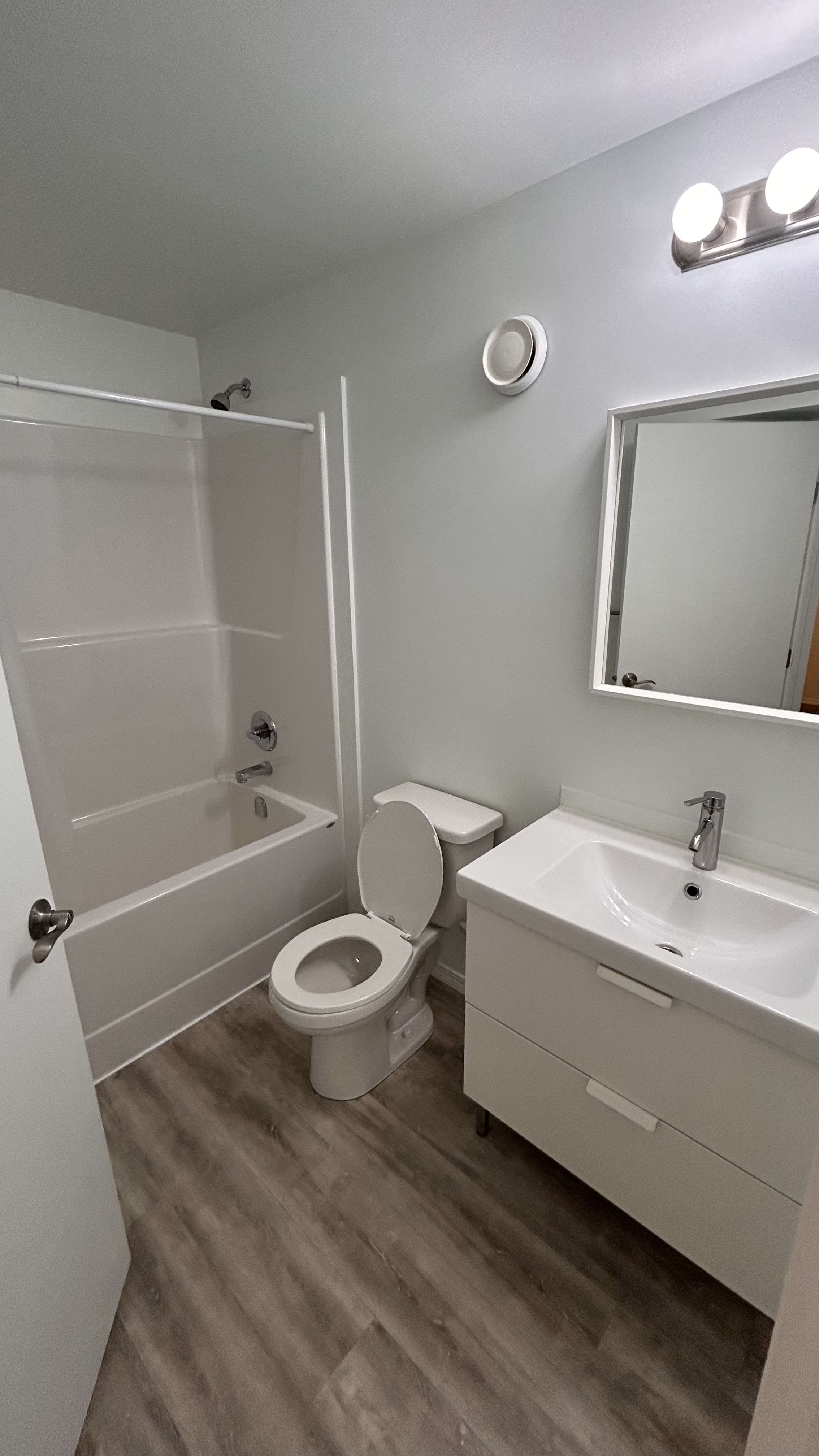 3-bedroom, 1-bathroom basement suite thumbnail 12