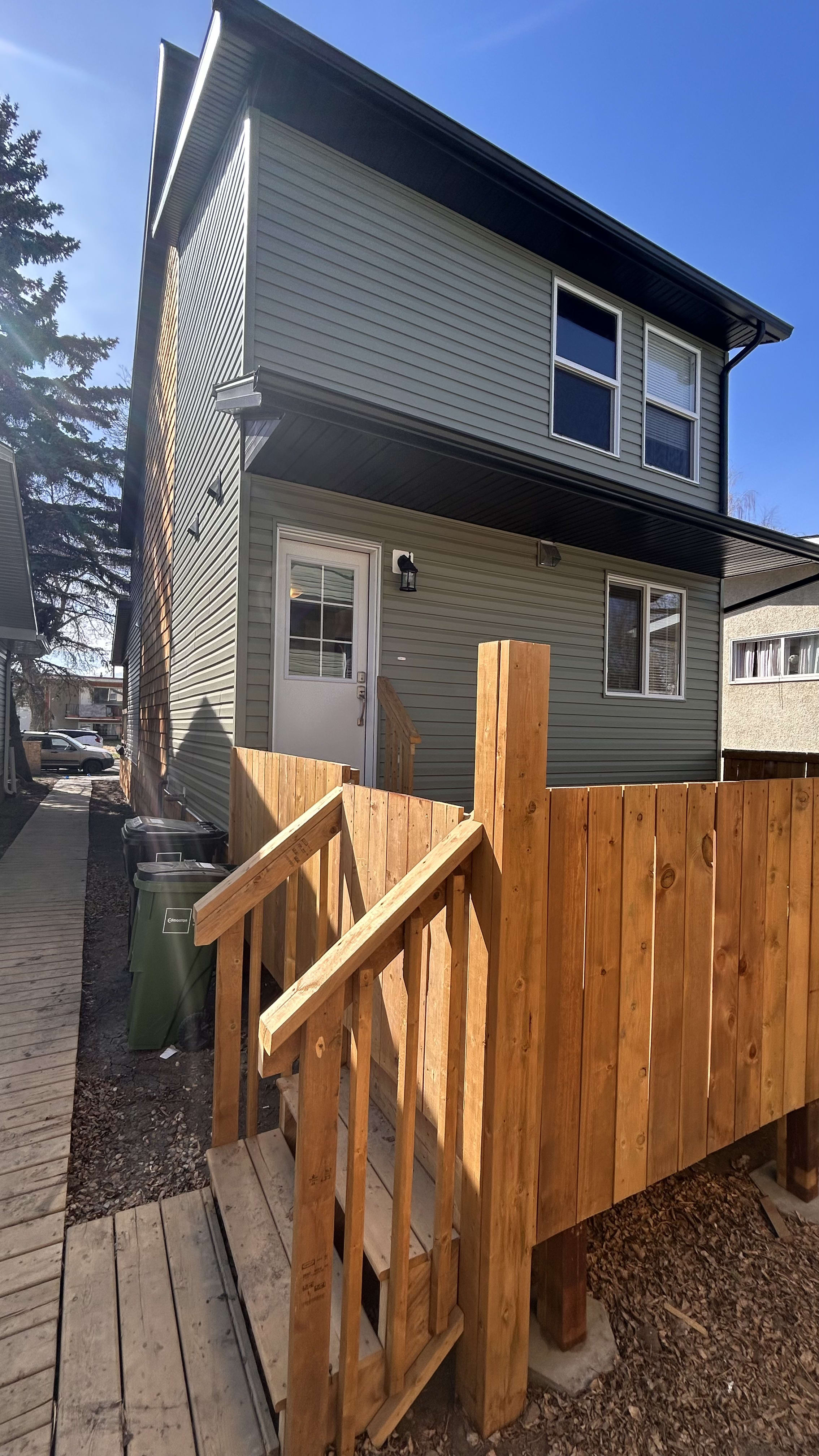 3-bedroom, 1 bath basement suite thumbnail 2