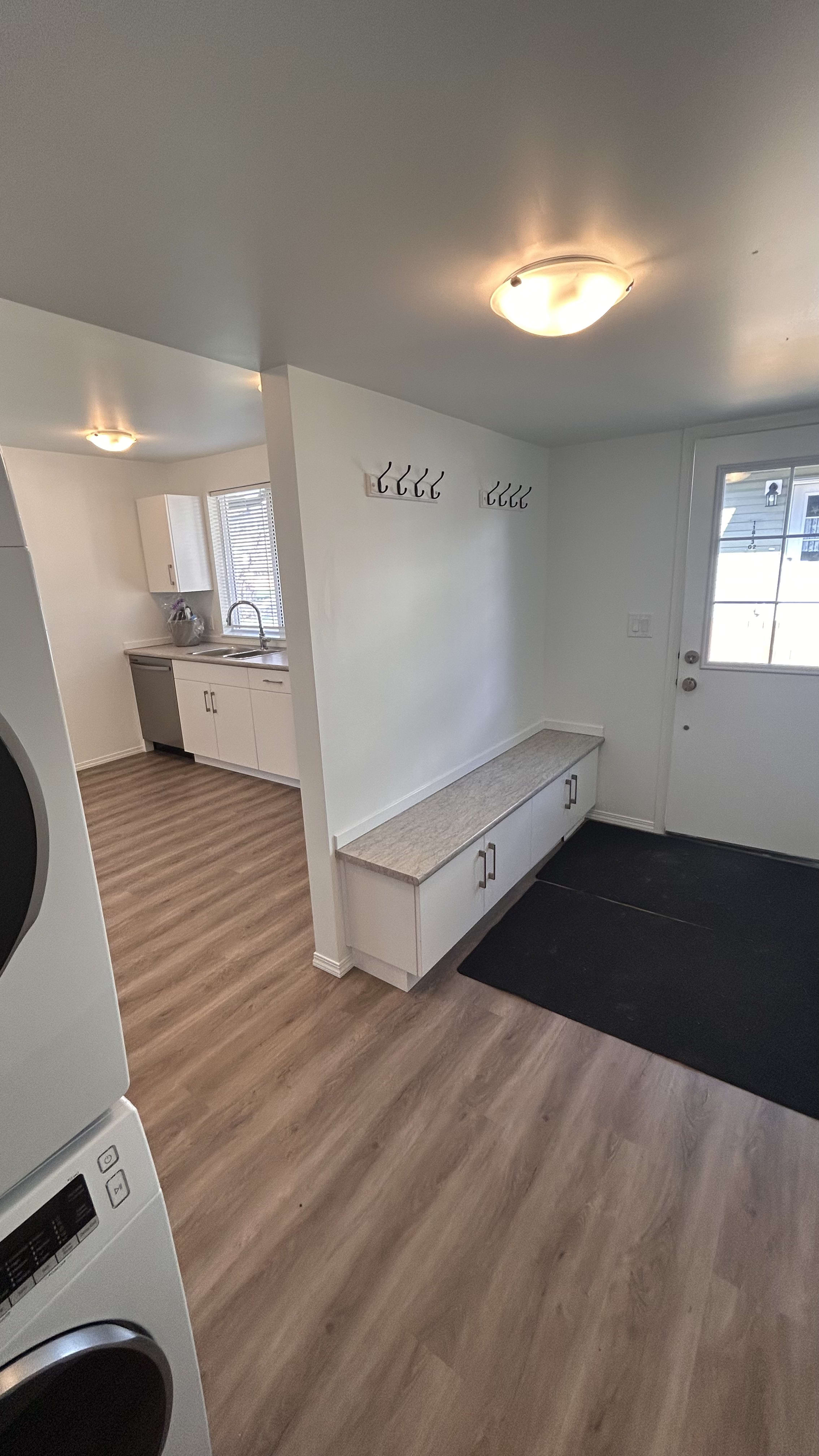 3-bedroom, 1 bath basement suite thumbnail 5