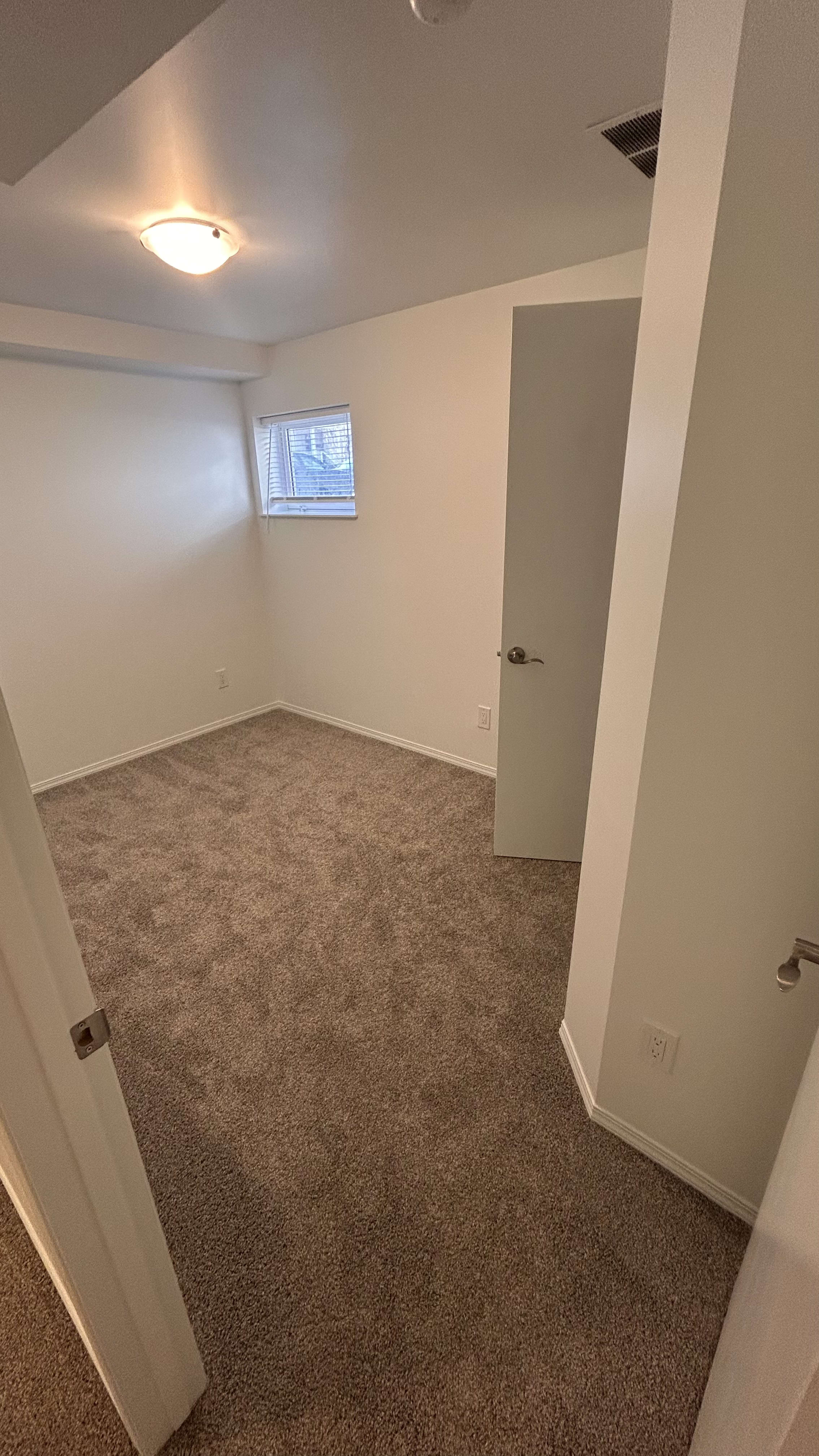 3-bedroom, 1 bath basement suite thumbnail 13
