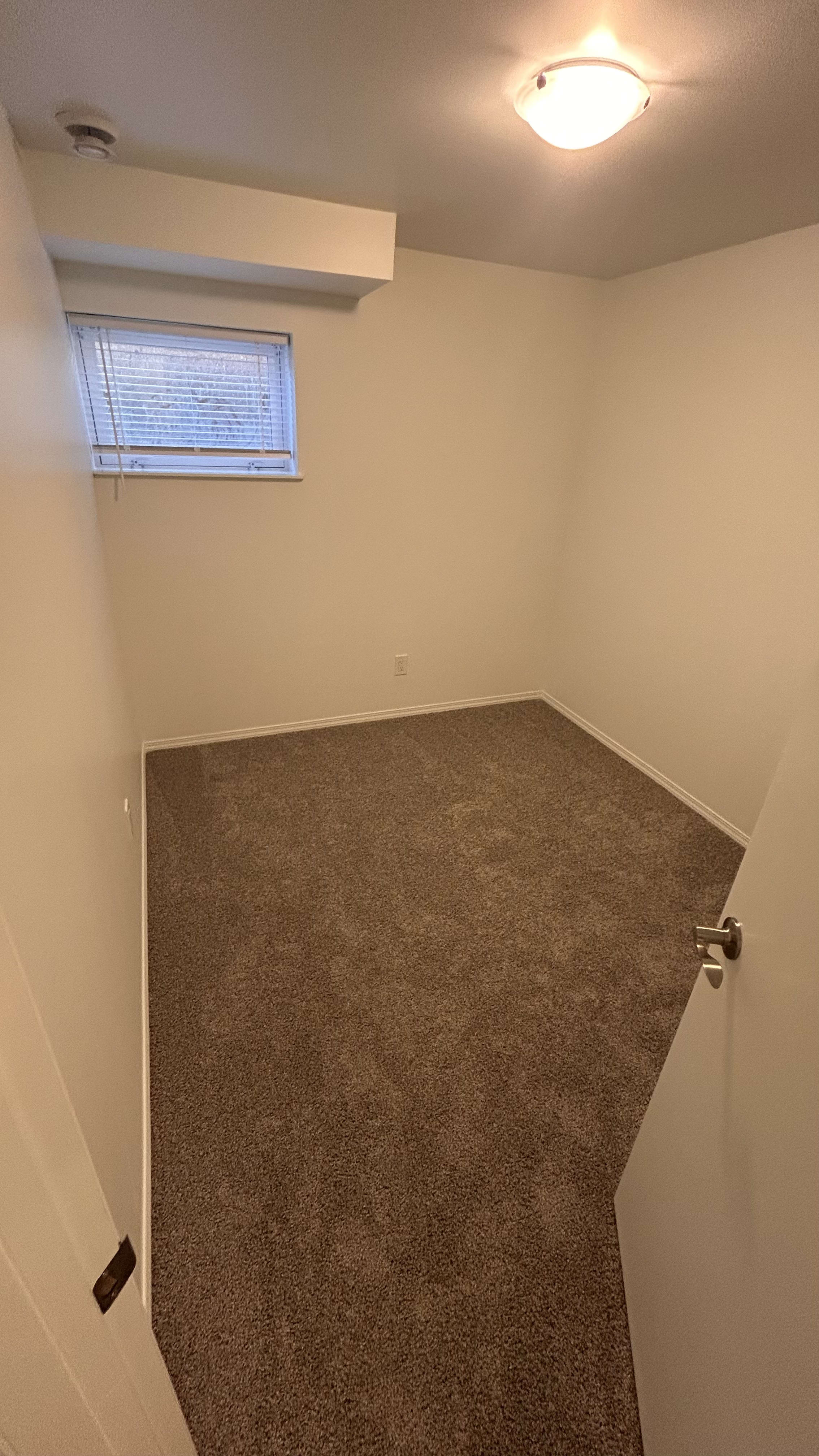 3-bedroom, 1 bath basement suite thumbnail 16
