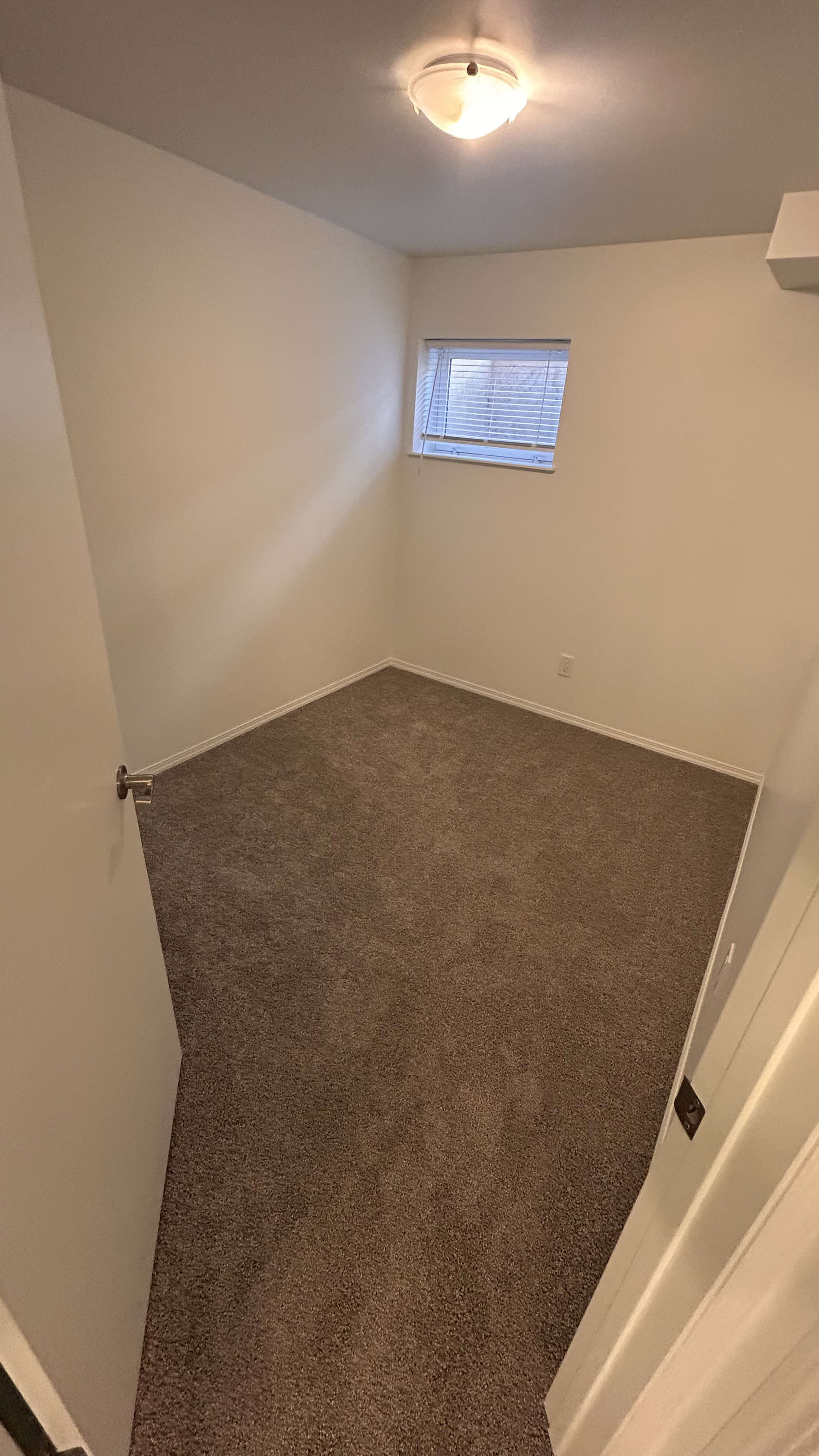 3-bedroom, 1 bath basement suite thumbnail 18