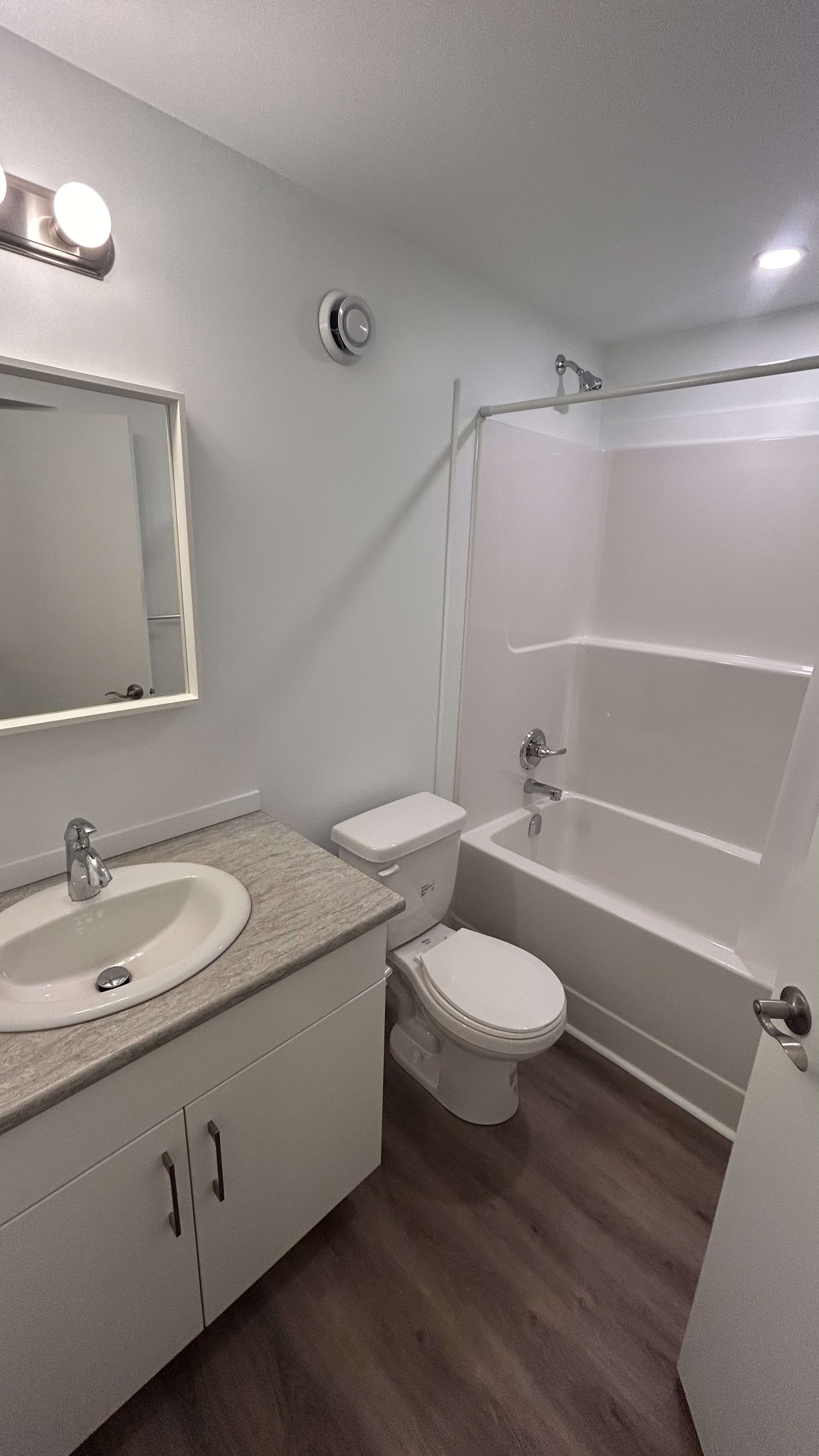 3-bedroom, 1 bath basement suite thumbnail 21
