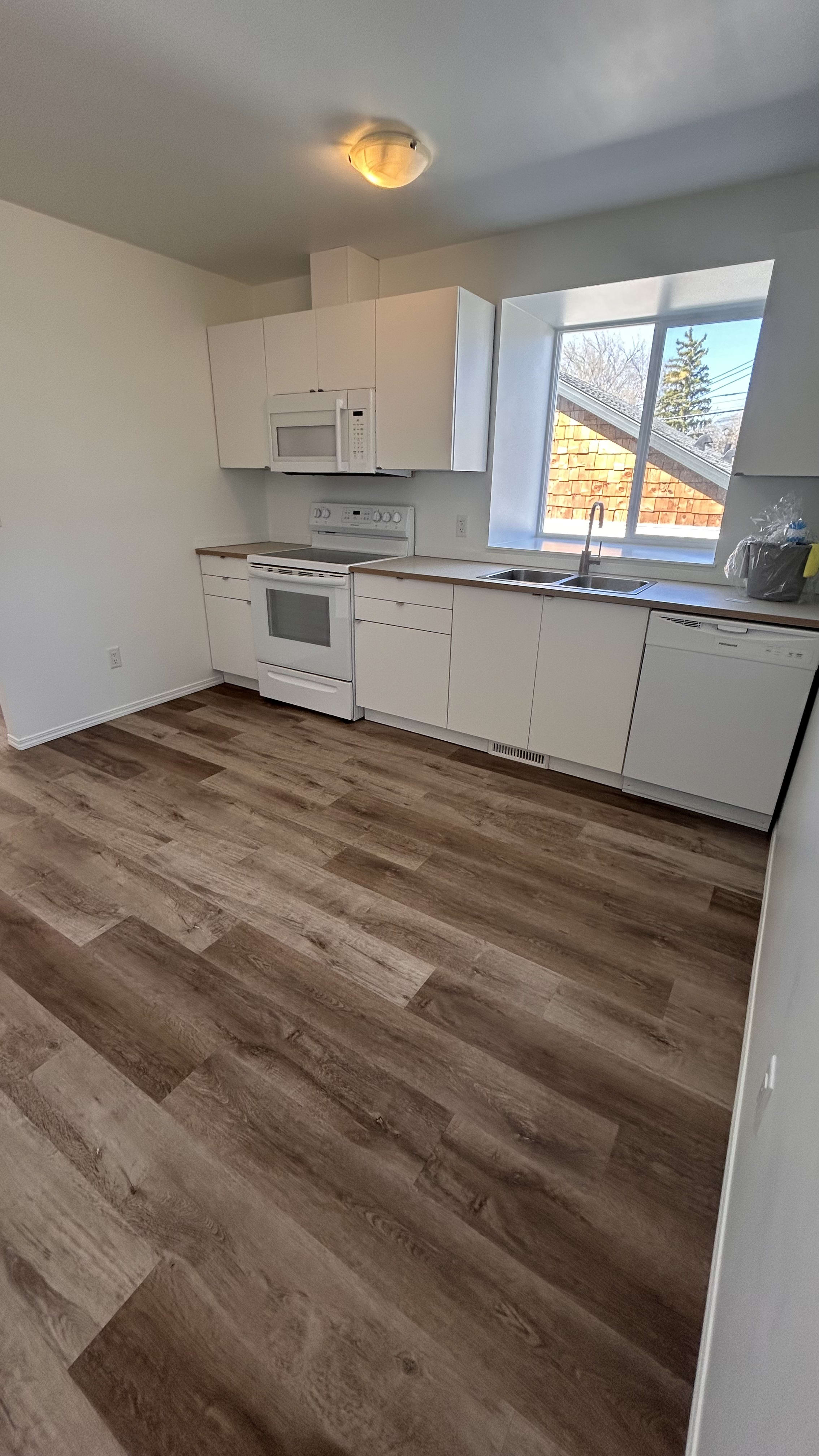 3-bedroom, 1-bathroom basement suite thumbnail 5