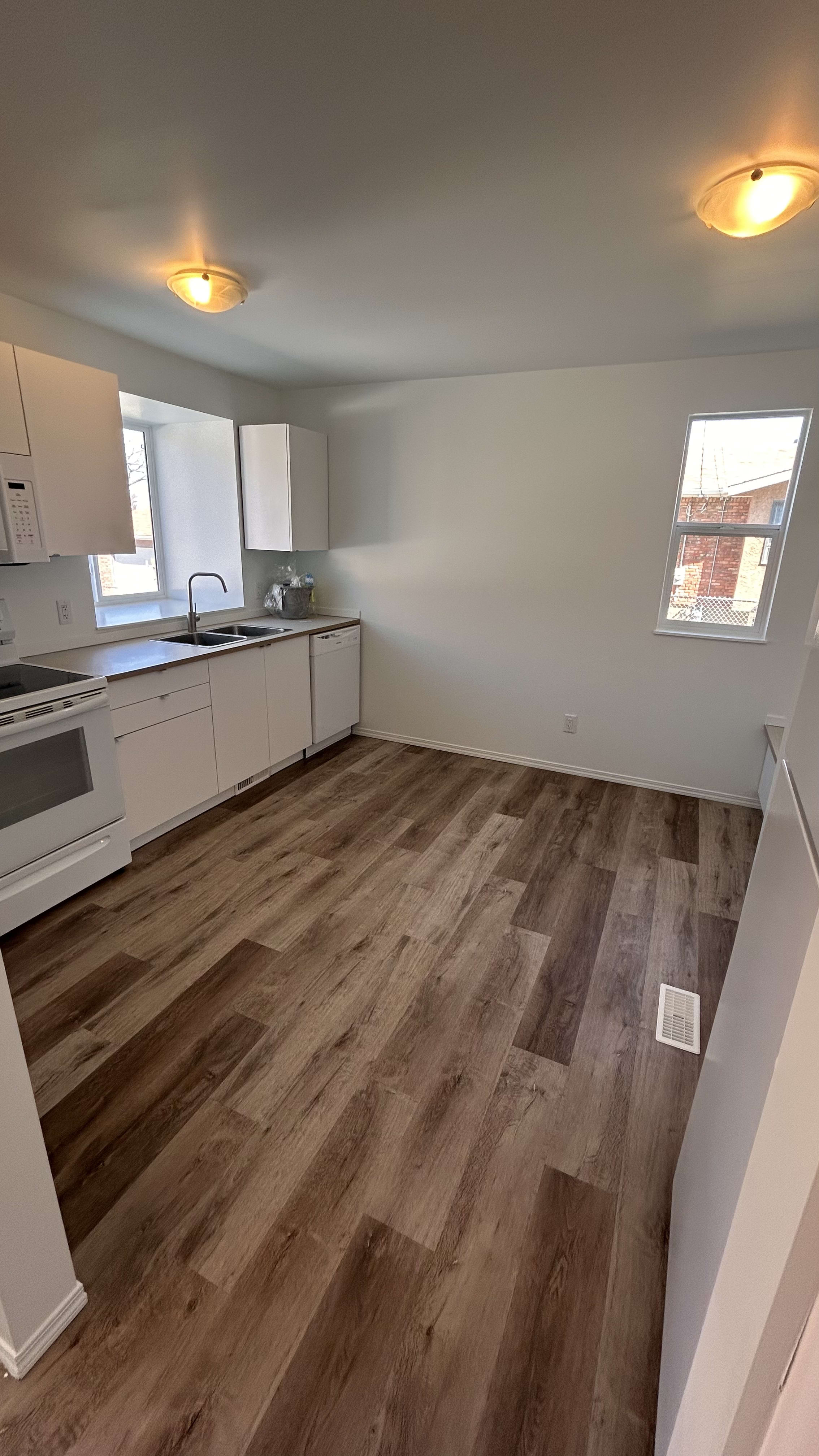 3-bedroom, 1-bathroom basement suite thumbnail 3