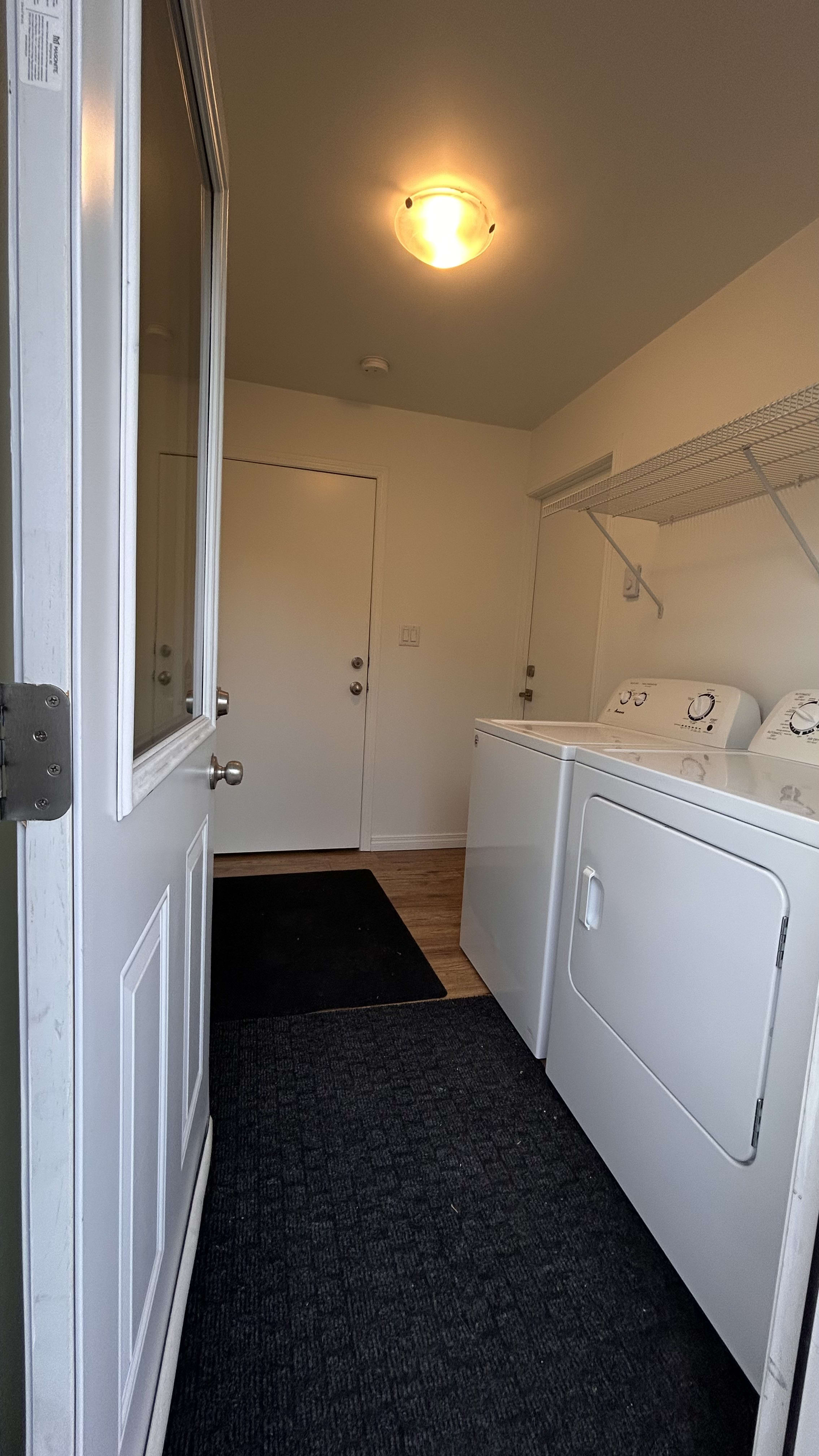 2-bedroom, 1-bathroom lower suite thumbnail 4