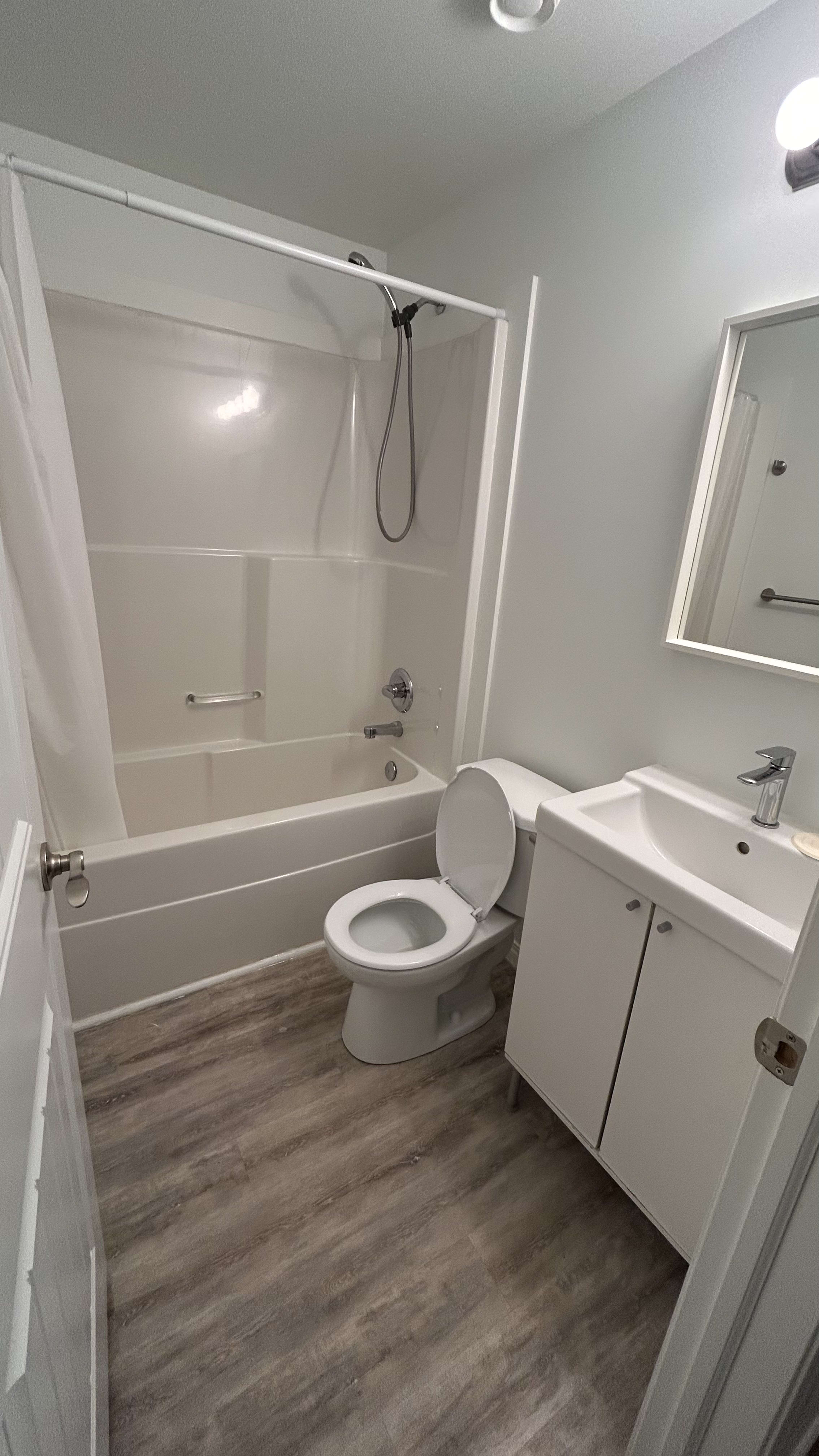 2-bedroom, 1-bathroom lower suite thumbnail 6