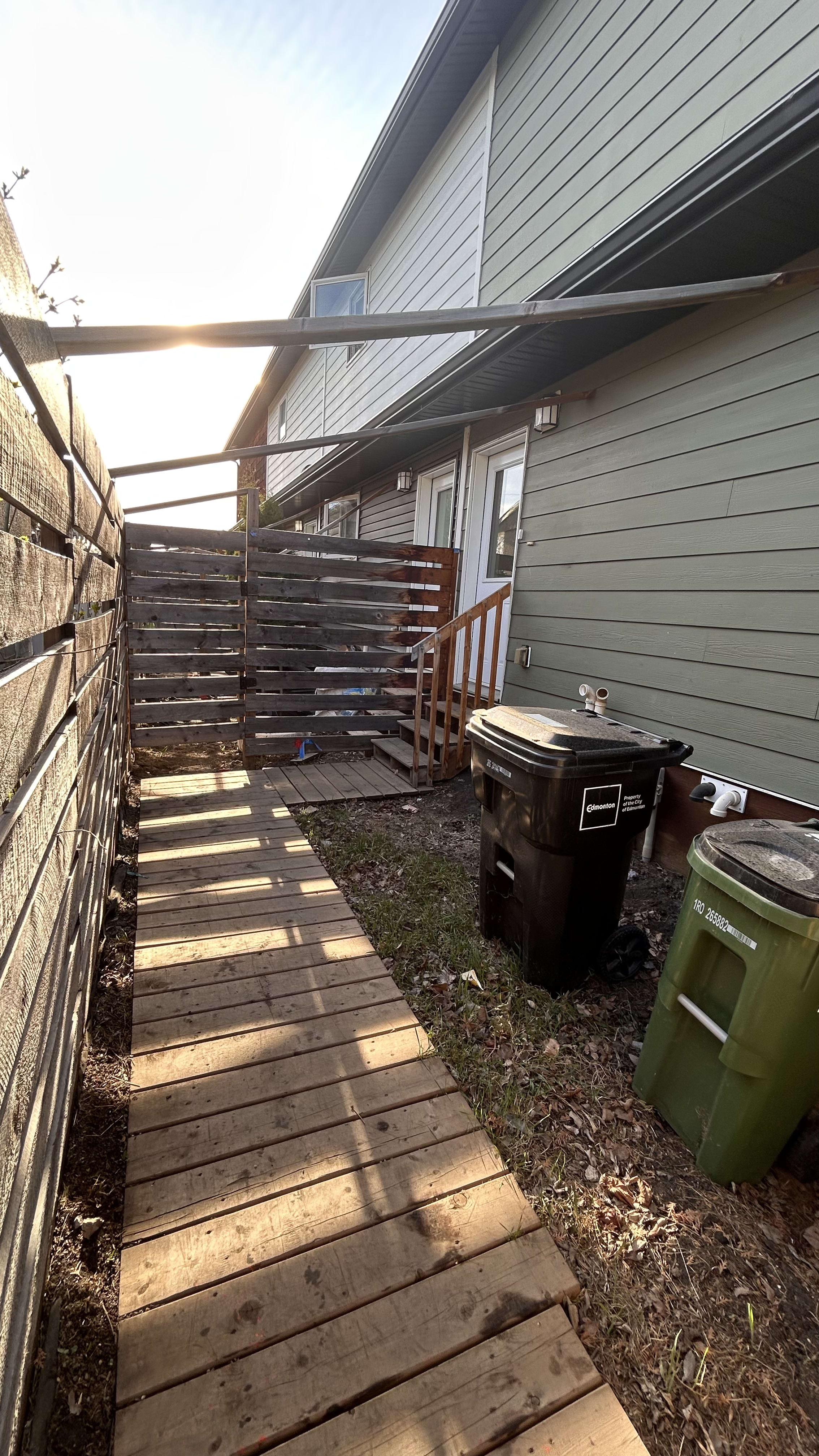2-bedroom, 1-bathroom lower suite thumbnail 3