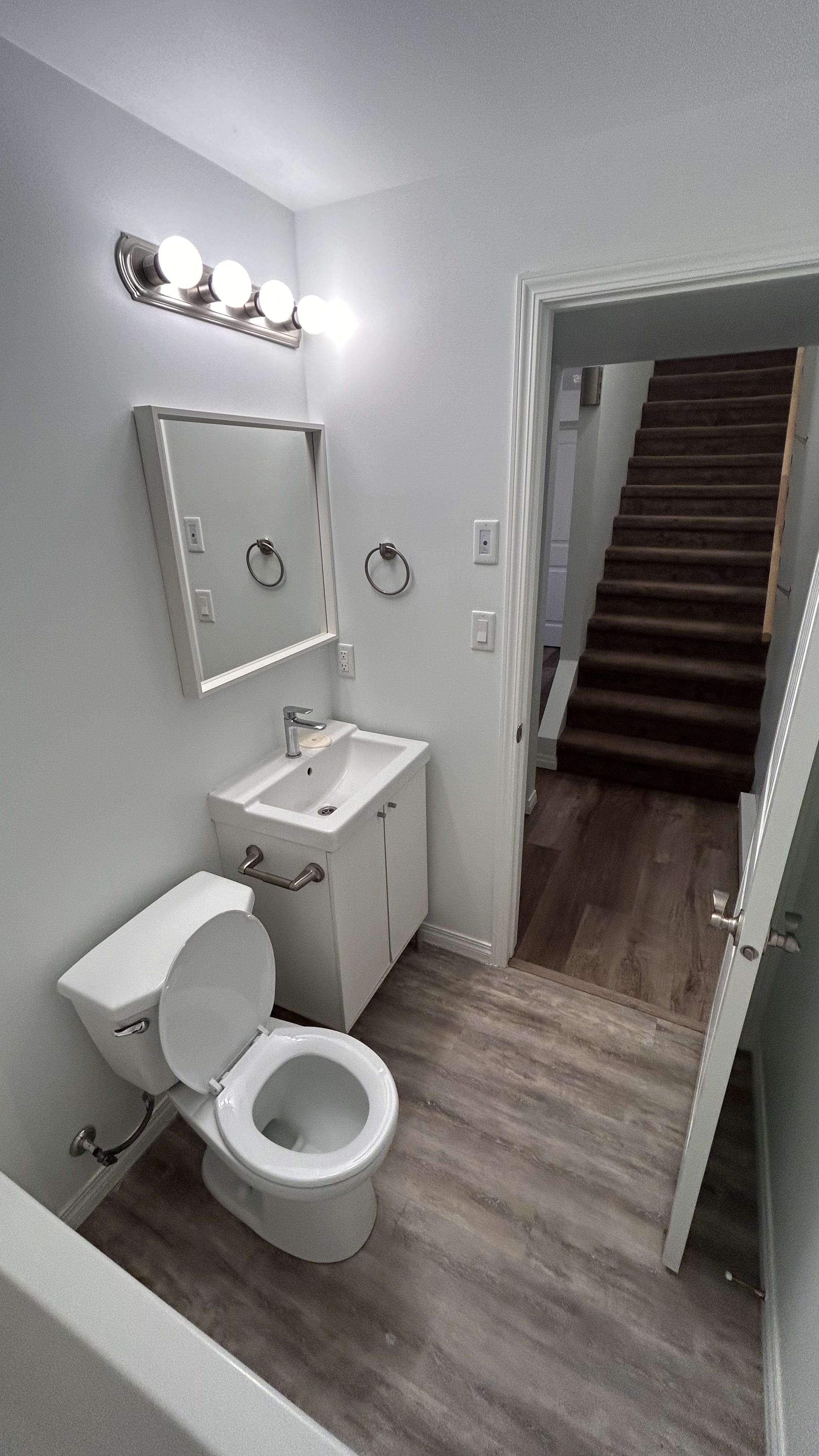 2-bedroom, 1-bathroom lower suite thumbnail 7