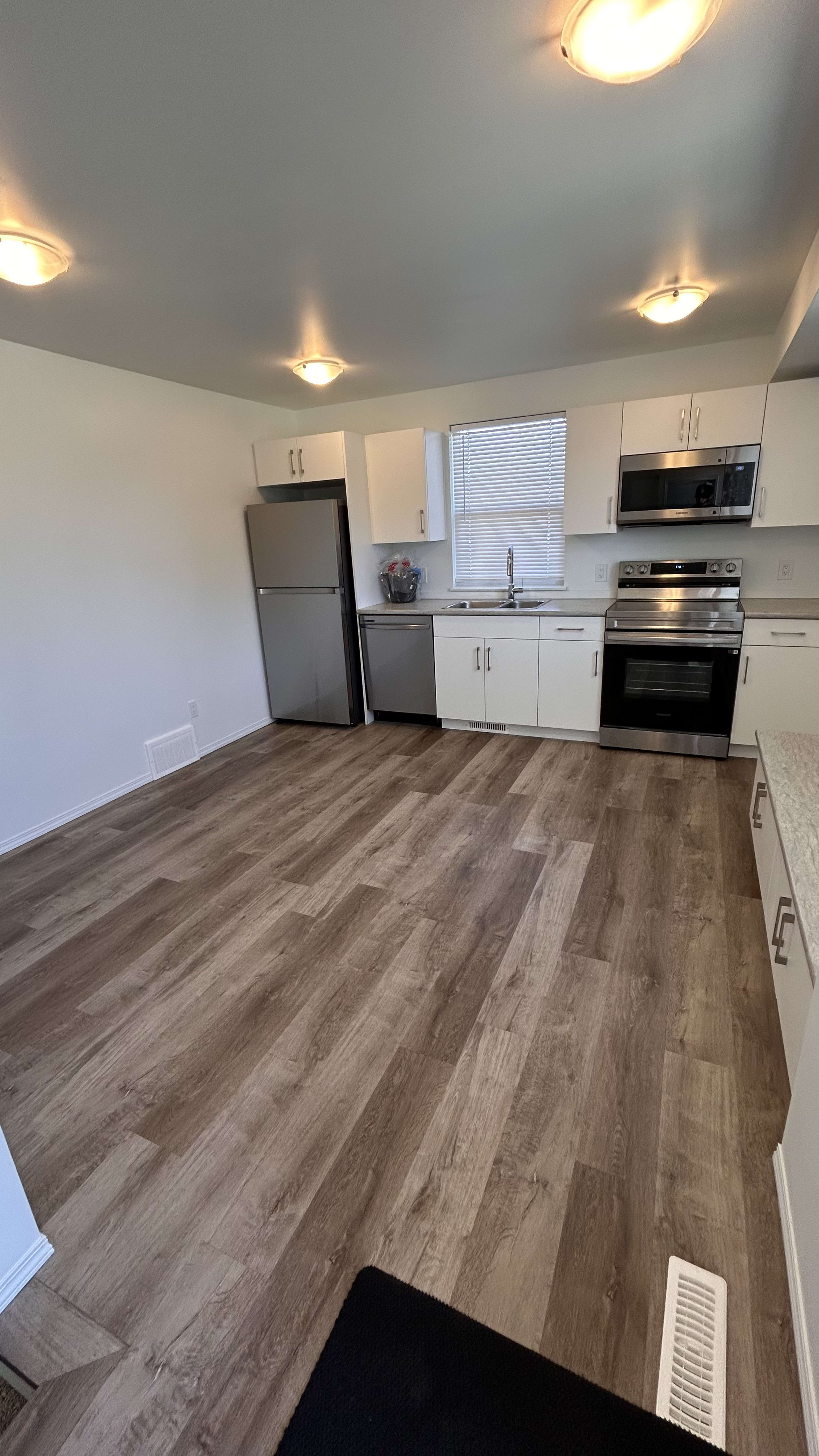 2-bedroom, 1-bathroom basement suite thumbnail 4