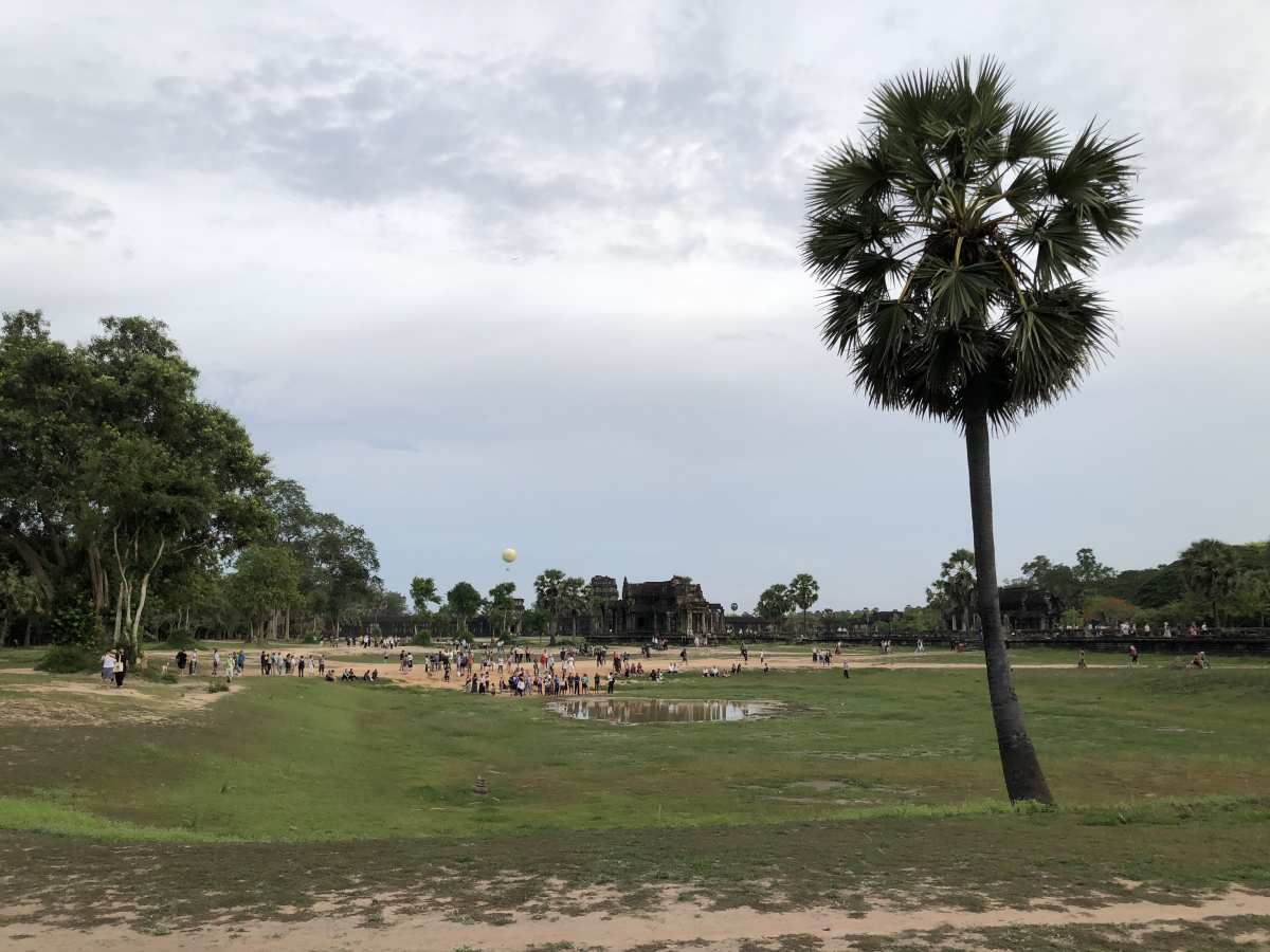 Scattered crowds at Angkor Wat Scattered crowds at Angkor Wat