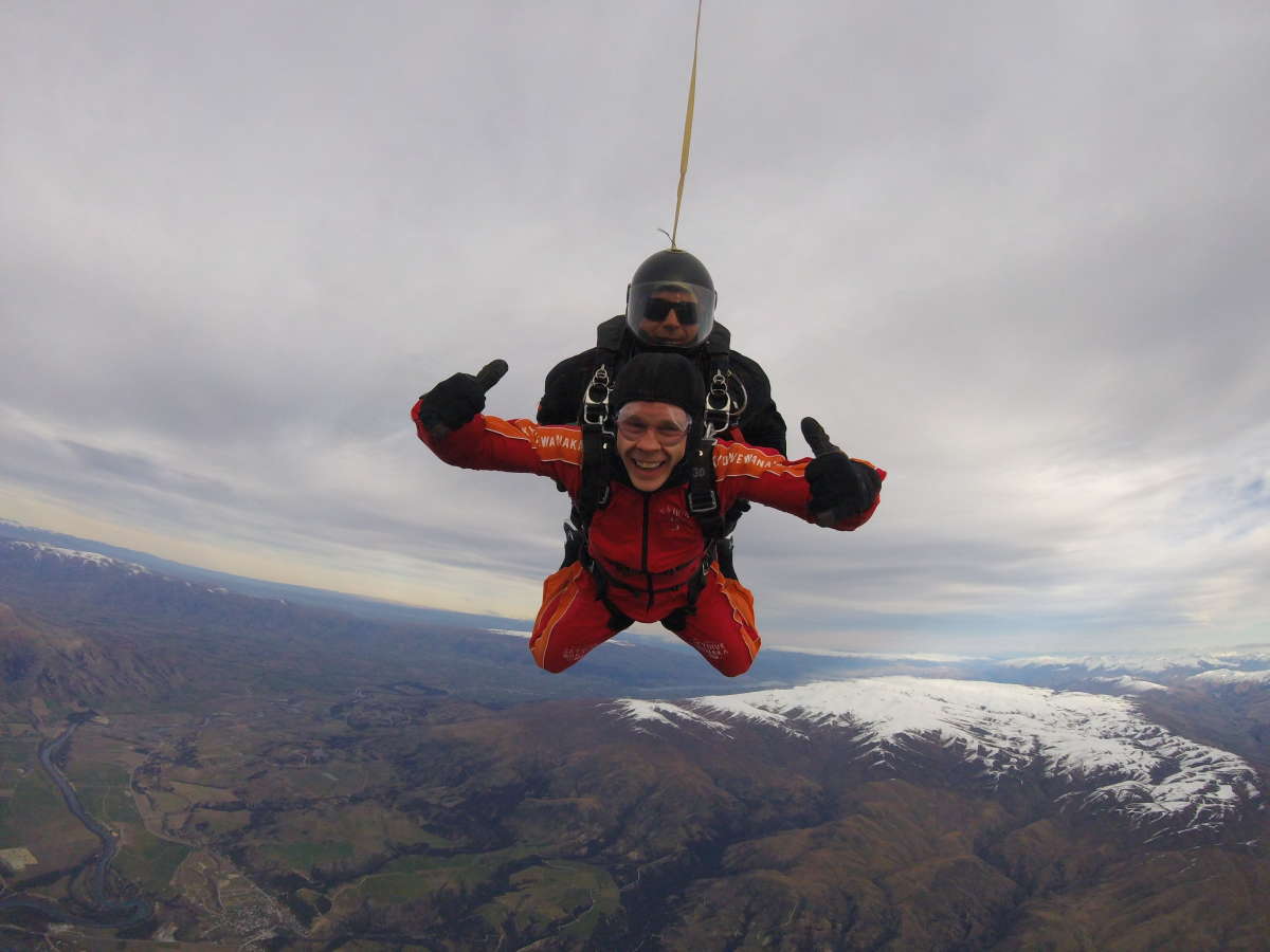 Karl freefalling Karl freefalling